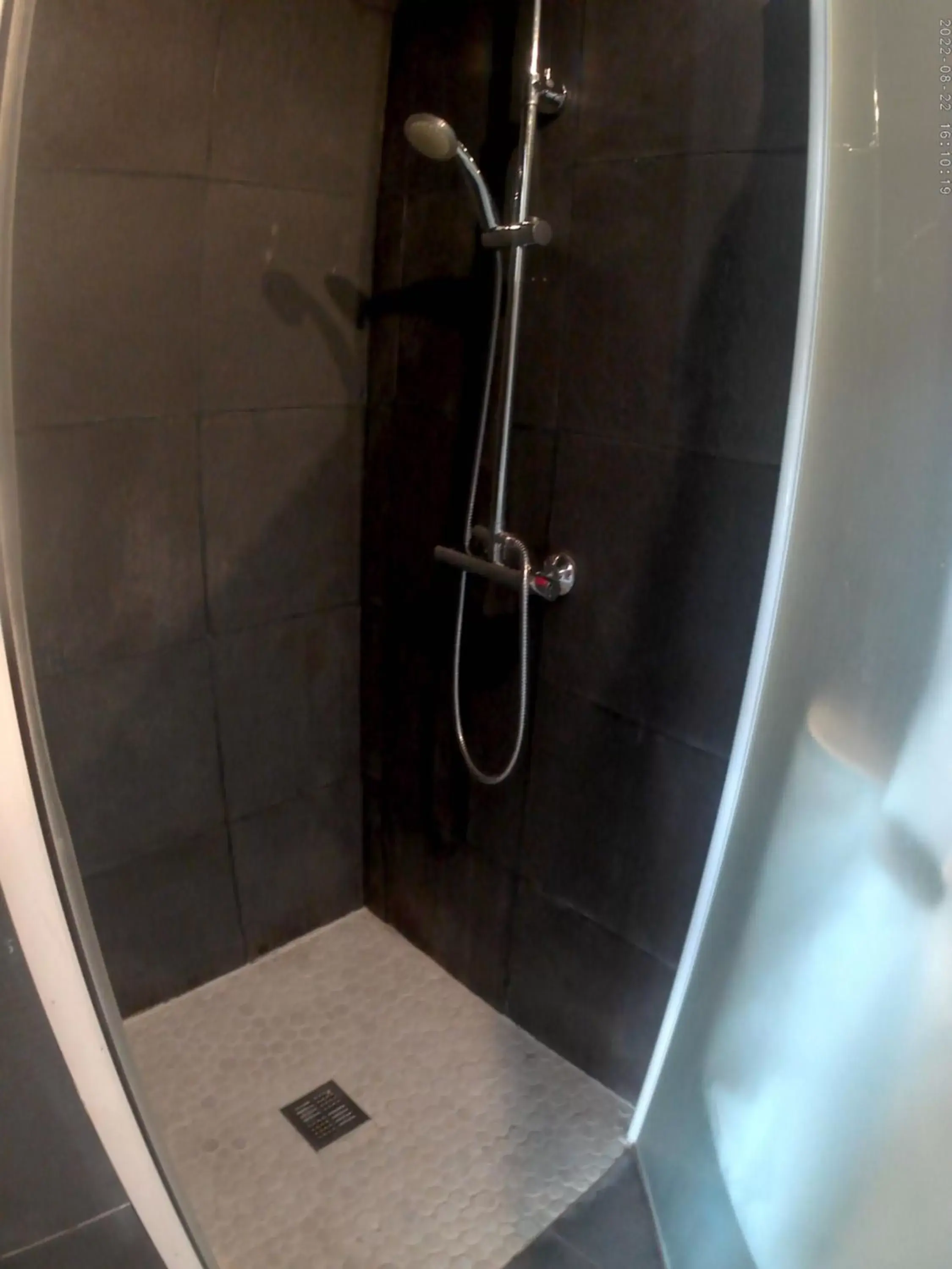 Shower, Bathroom in Chez Daniel & Catherine