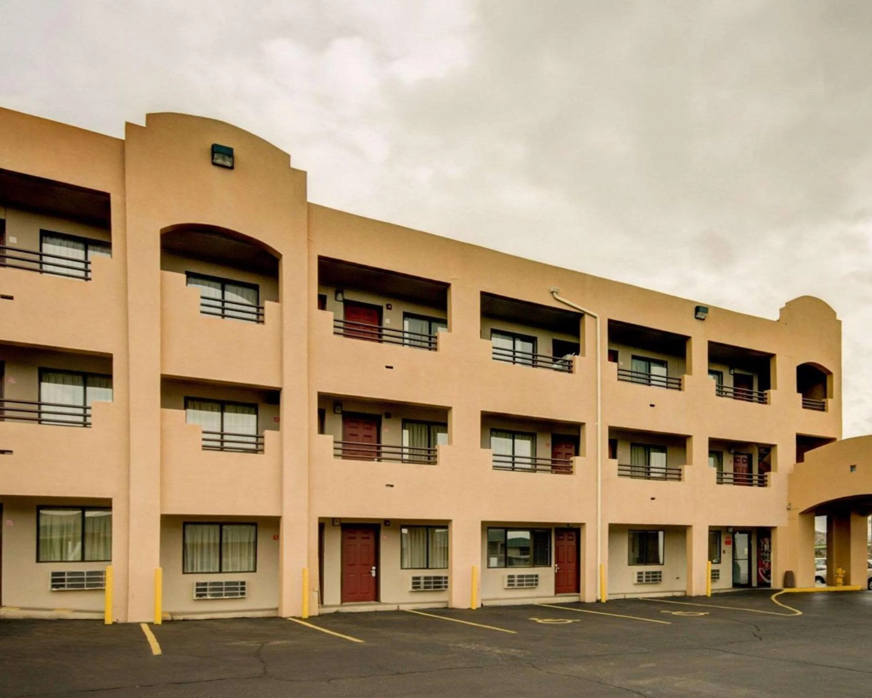 Property building in Econo Lodge Albuquerque East