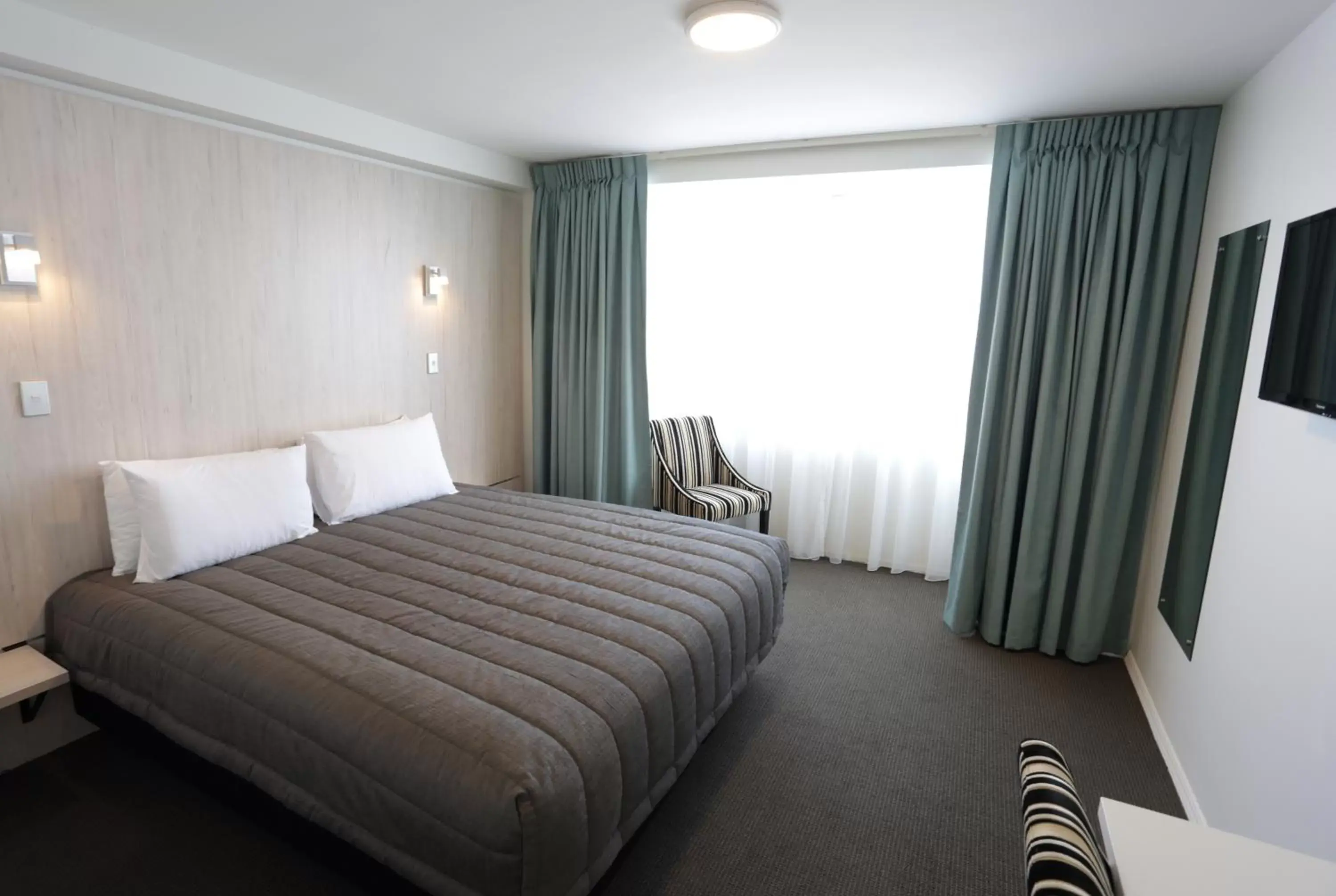 Bed in Beachfront Hotel Hokitika