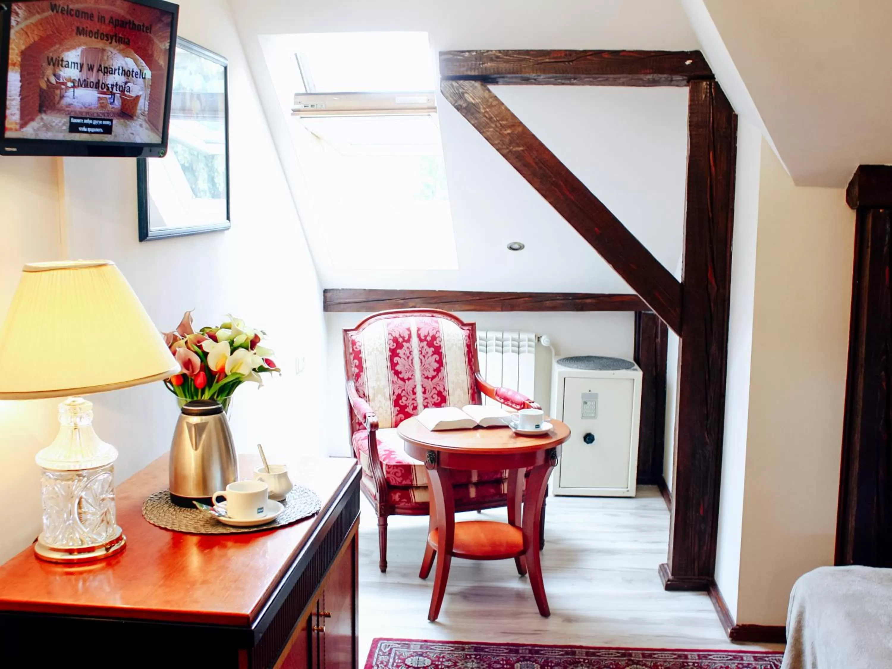 Photo of the whole room, Dining Area in Miodosytnia Aparthotel