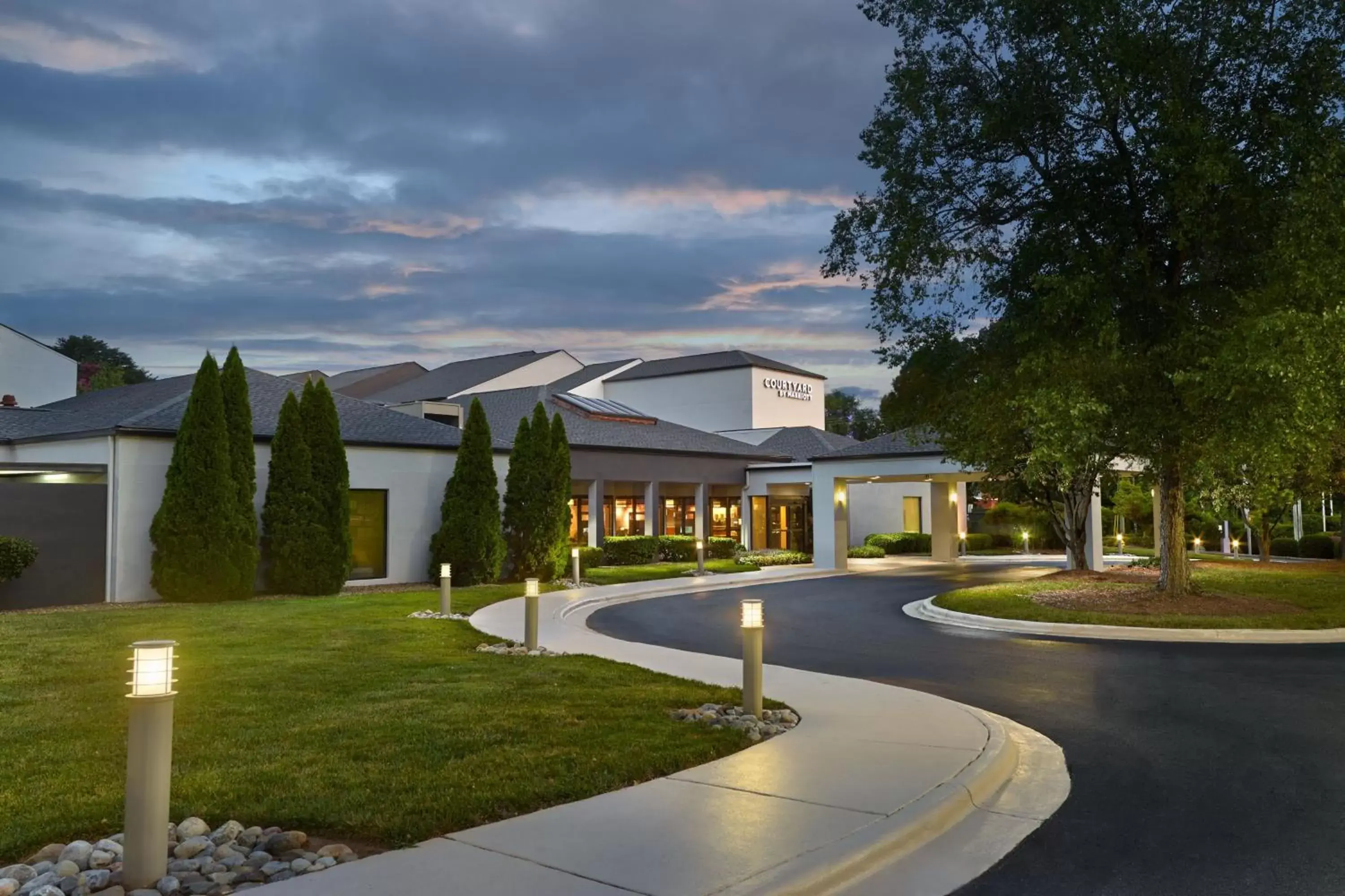 Property Building in Courtyard Charlotte Arrowood