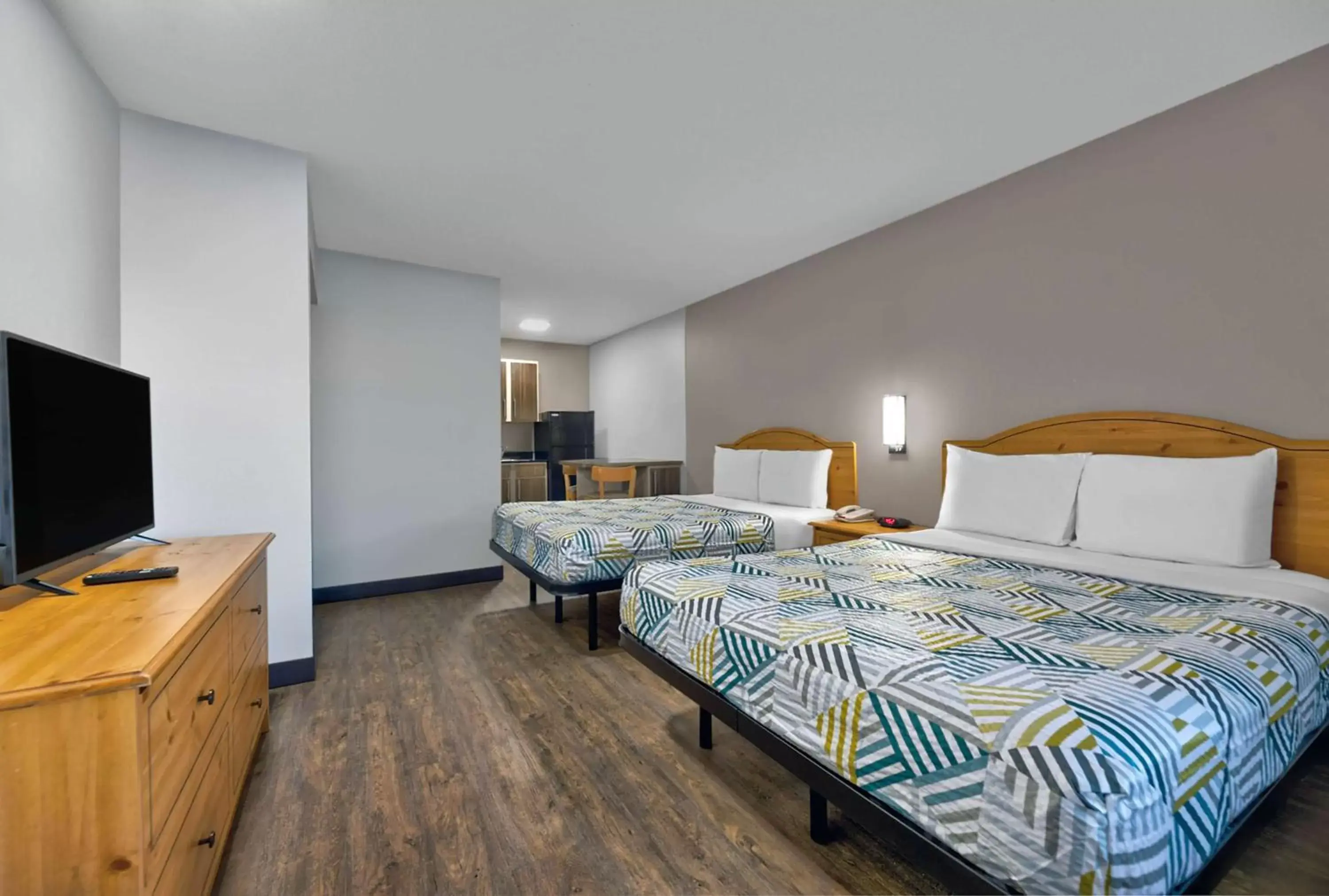 Photo of the whole room, Bed in Studio 6-North Richland Hills, TX - Fort Worth Photo of the whole room, Bed in Studio 6-North Richland Hills, TX - Fort Worth