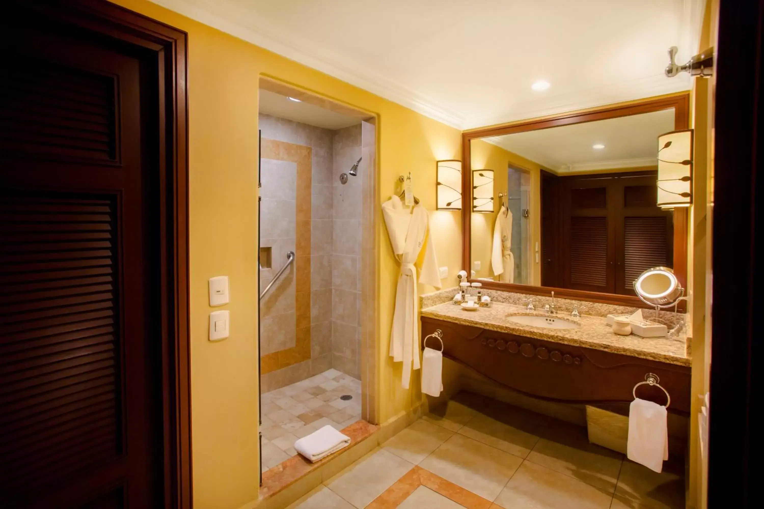Bathroom in Pueblo Bonito Sunset Beach Golf & Spa Resort - All Inclusive