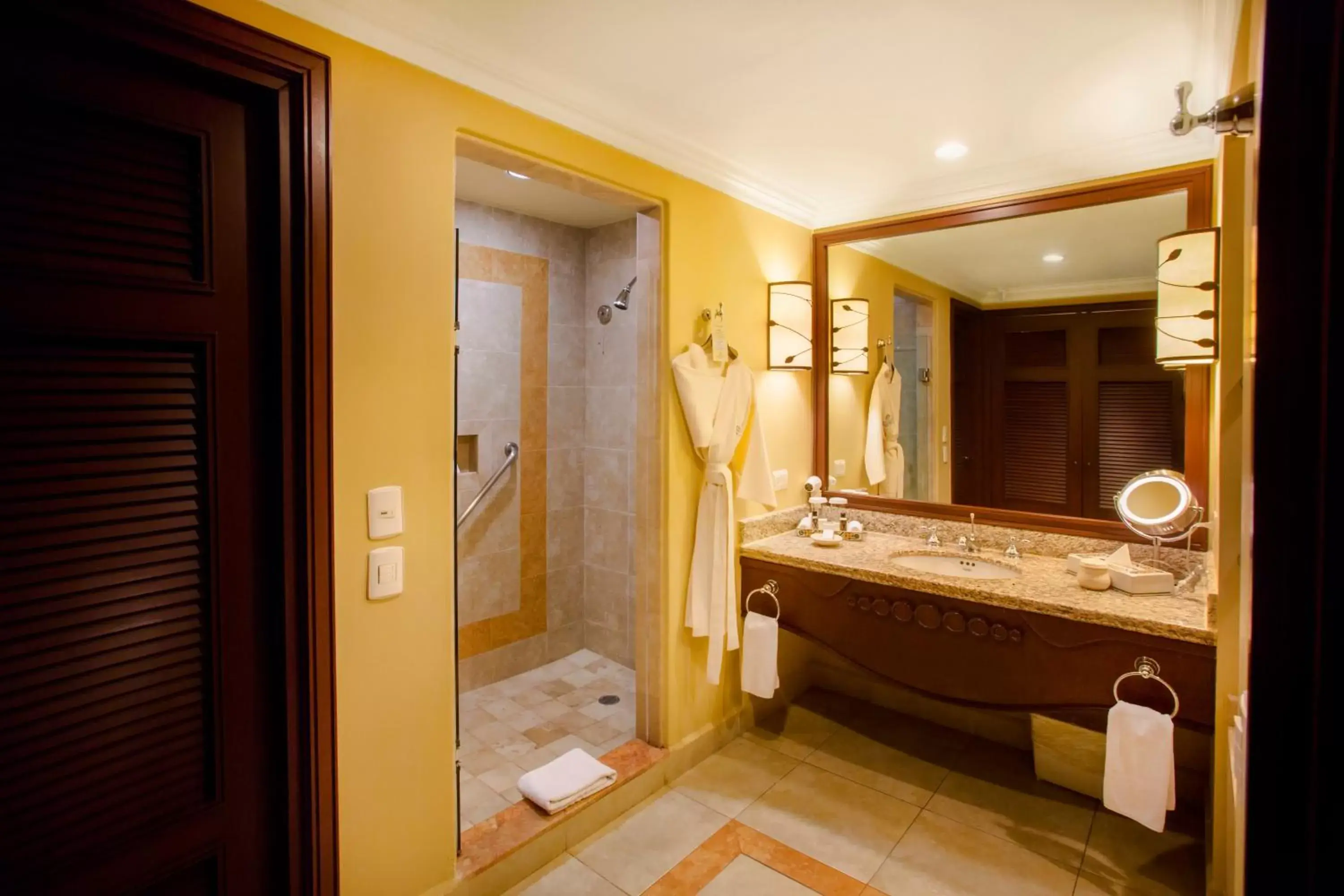 Bathroom, Bed in Pueblo Bonito Sunset Beach Golf & Spa Resort - All Inclusive Bathroom, Bed in Pueblo Bonito Sunset Beach Golf & Spa Resort - All Inclusive