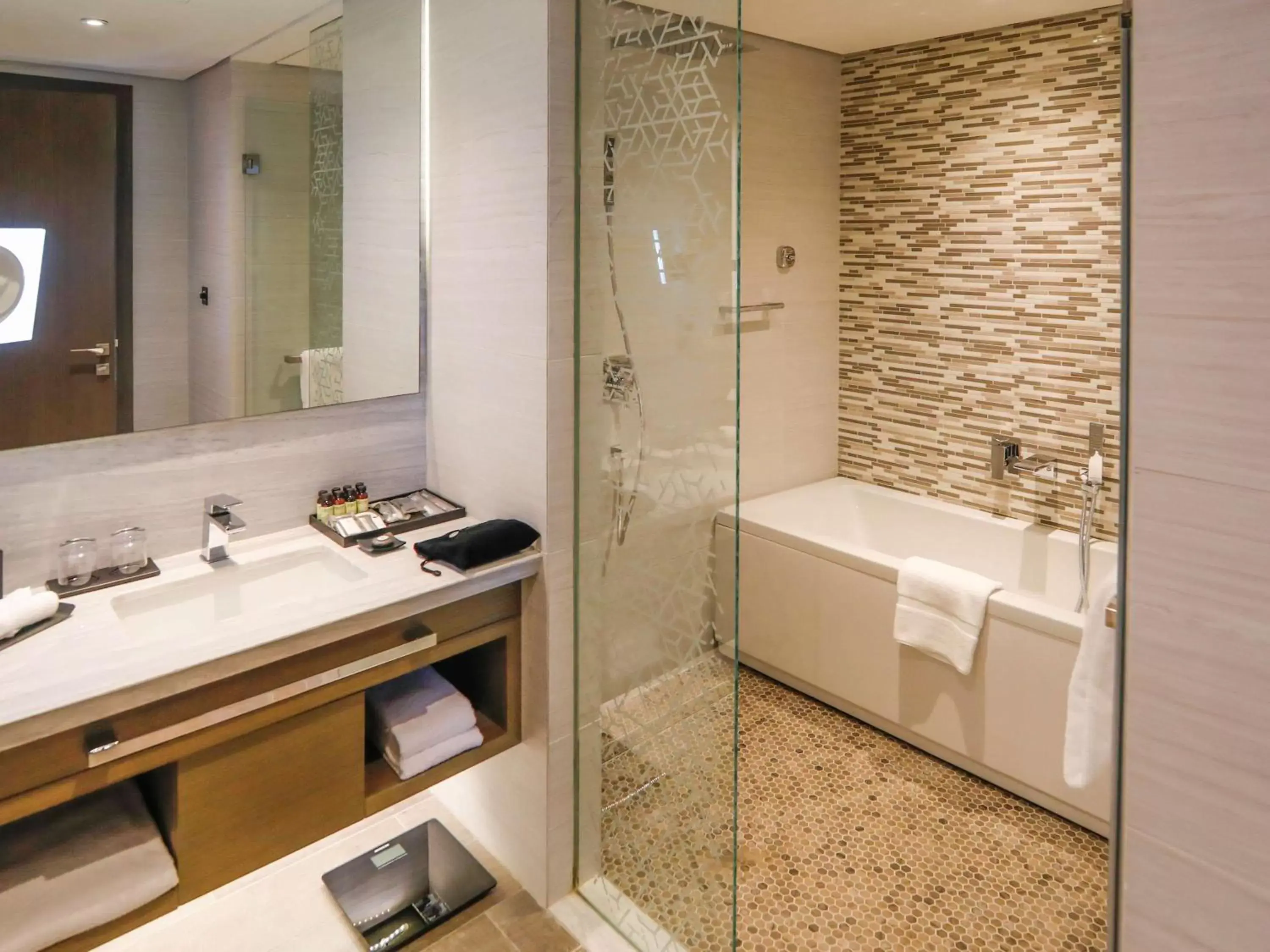 Photo of the whole room, Bathroom in Pullman Sharjah