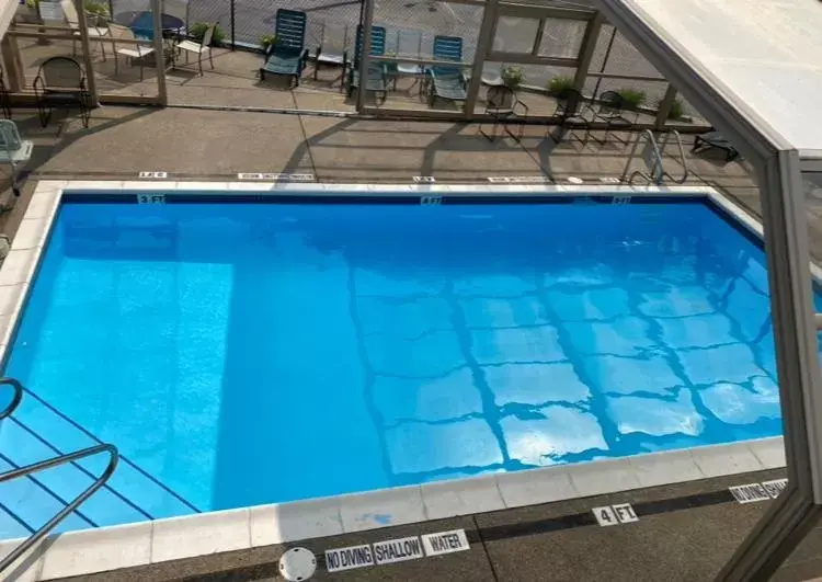 Swimming pool in Days Inn by Wyndham Pittsburgh Swimming pool in Days Inn by Wyndham Pittsburgh