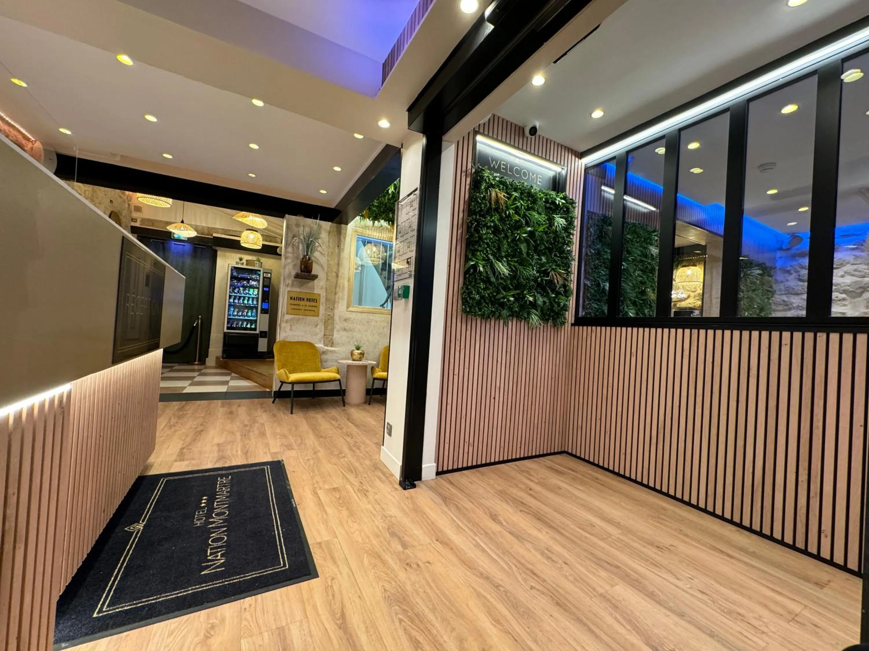Lobby or reception in Hotel Nation Montmartre