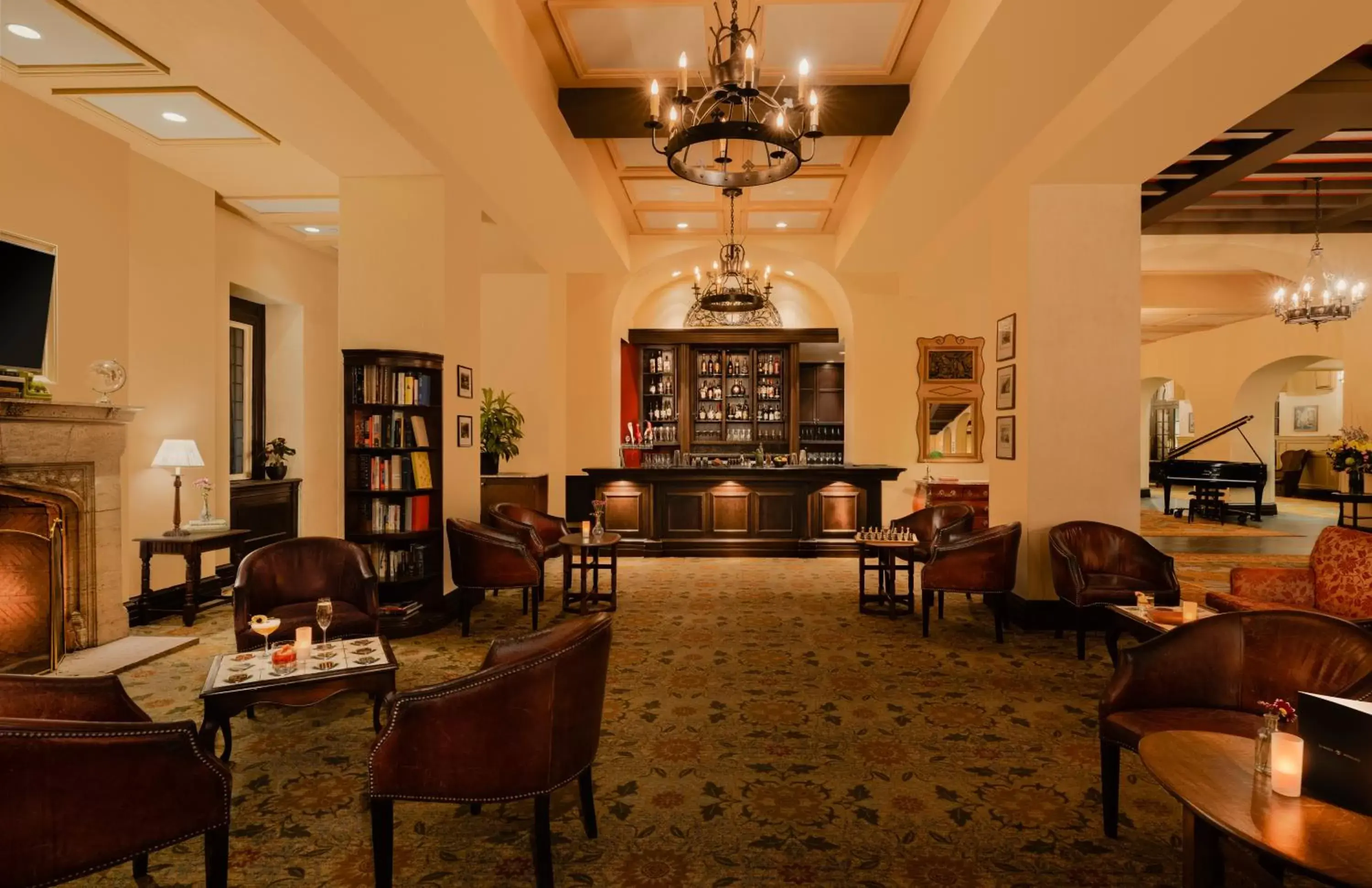 Lounge or bar in Fairmont Le Manoir Richelieu