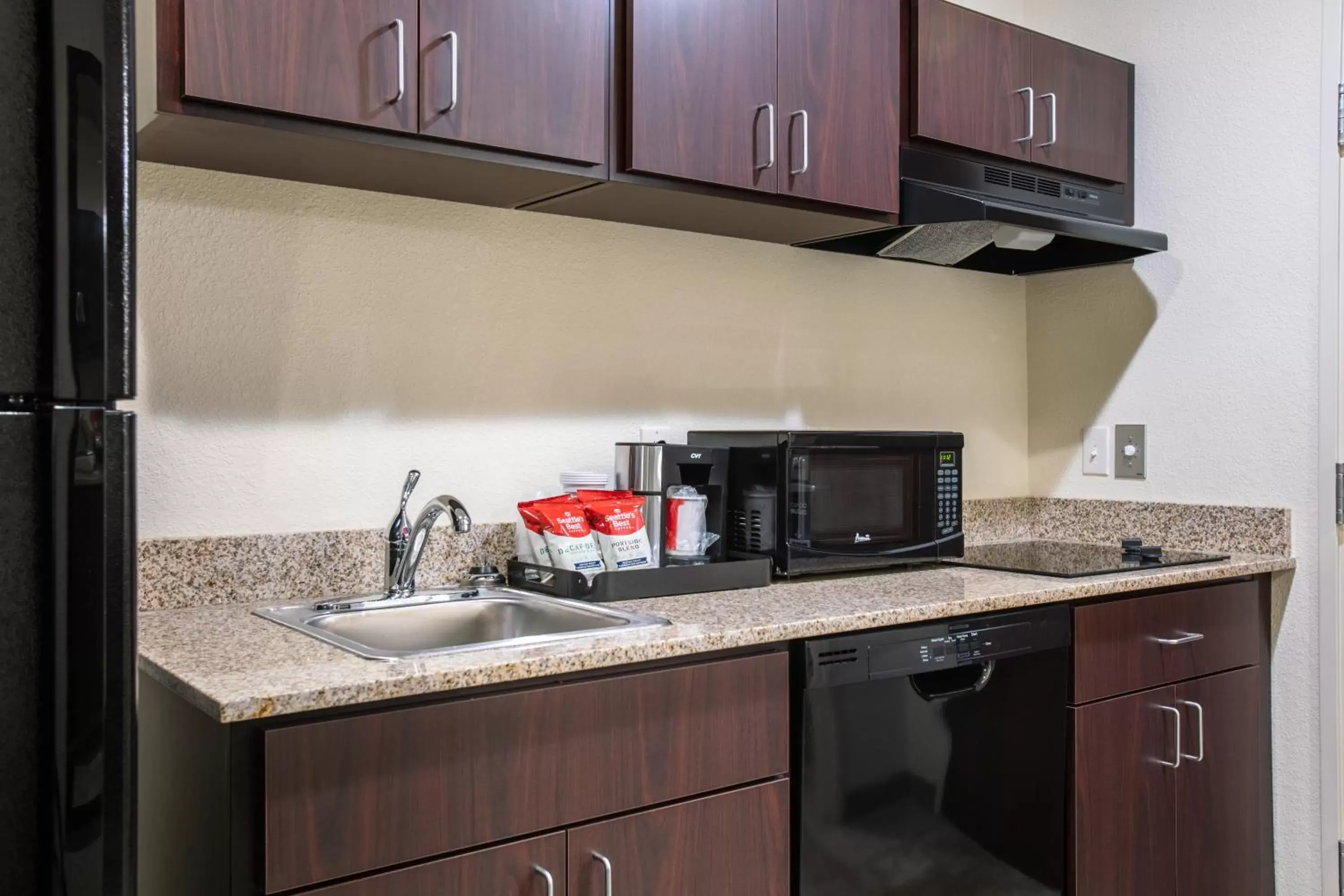 Kitchen or kitchenette, Kitchen/Kitchenette in Cobblestone Inn & Suites - Pine Bluffs