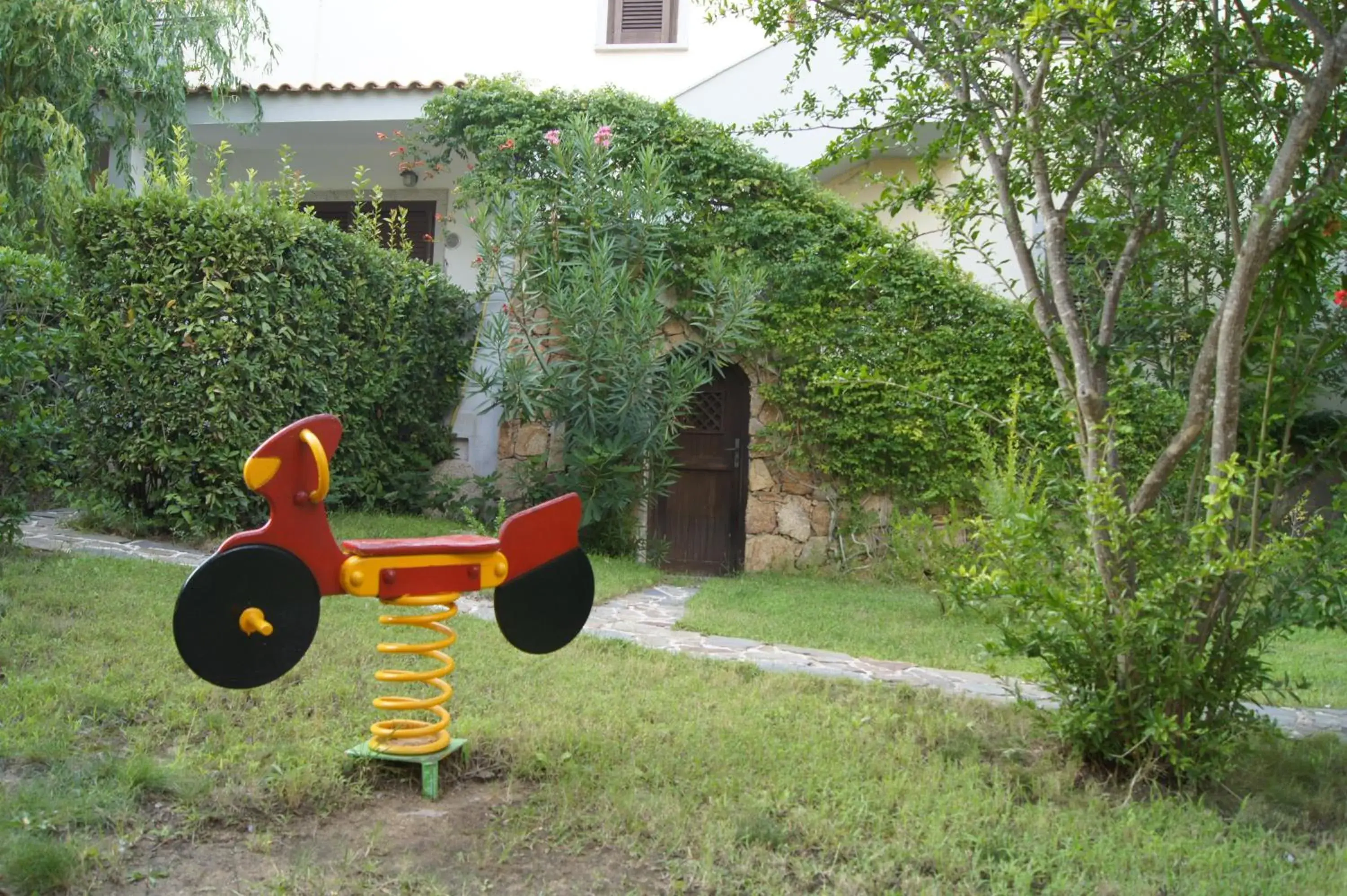 Garden, Children's Play Area in Albergo Residenziale Gli Ontani