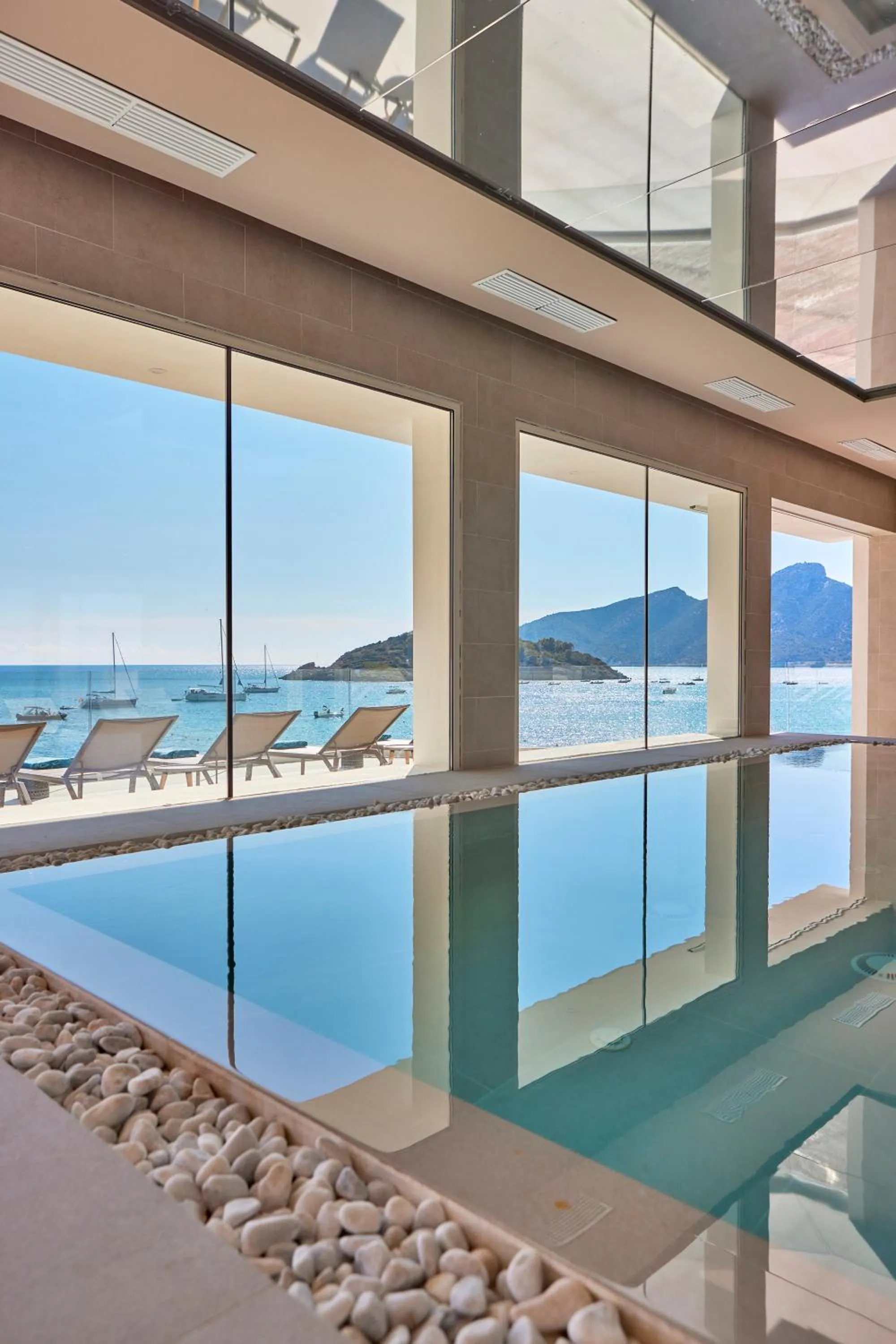 Swimming pool in Universal Hotel Aquamarin