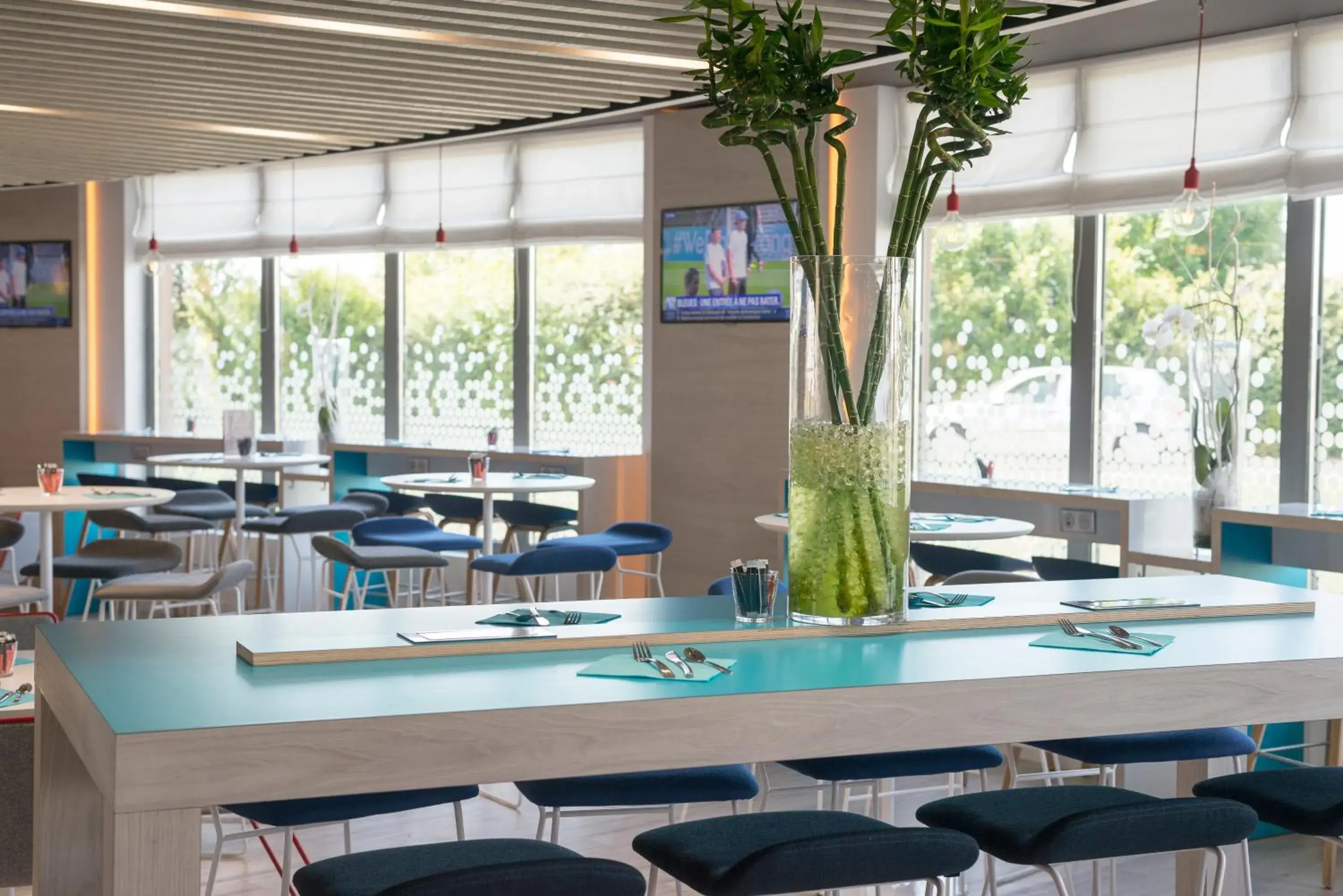 Restaurant/Places to Eat in Holiday Inn Express Paris - Velizy