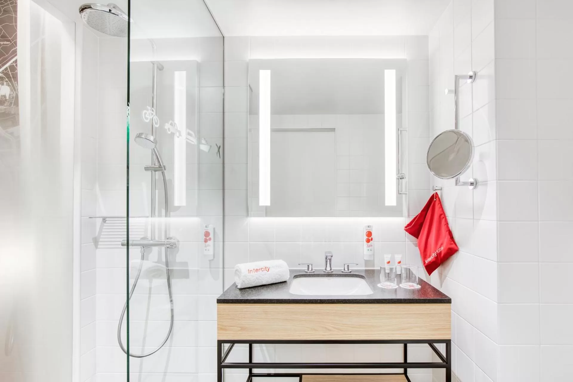 Bathroom in IntercityHotel Hamburg-Barmbek