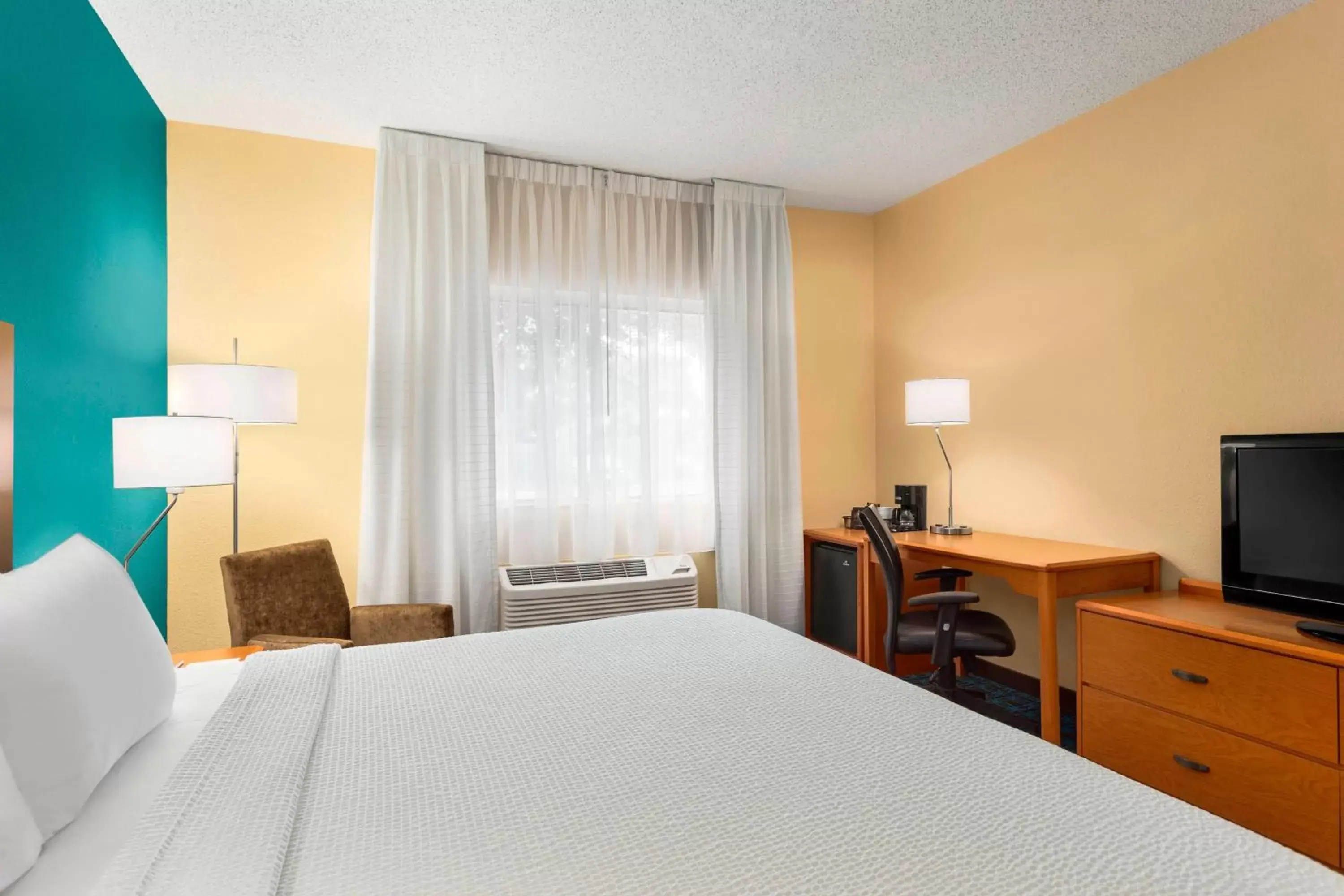 Photo of the whole room, Bed in Fairfield Inn Racine