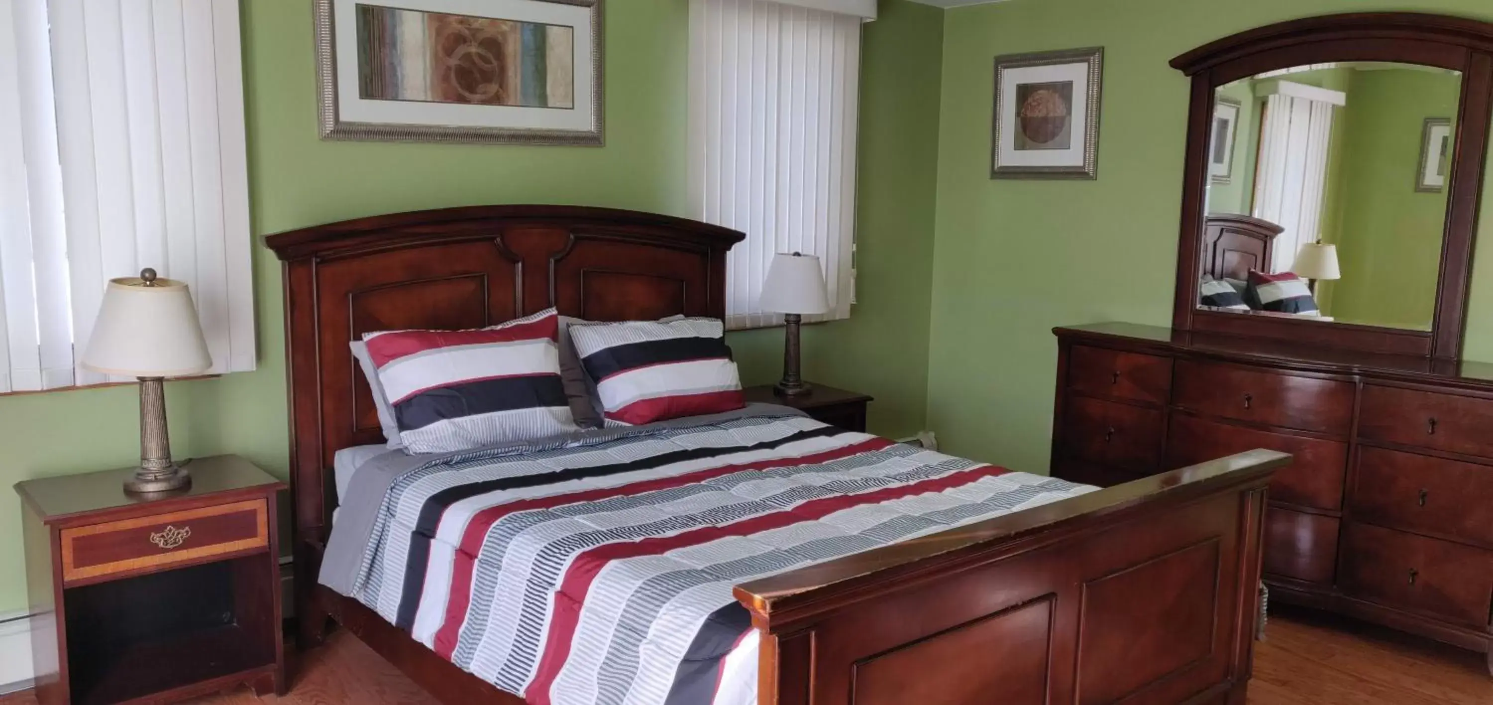 Photo of the whole room, Bed in Red Ranch Inn