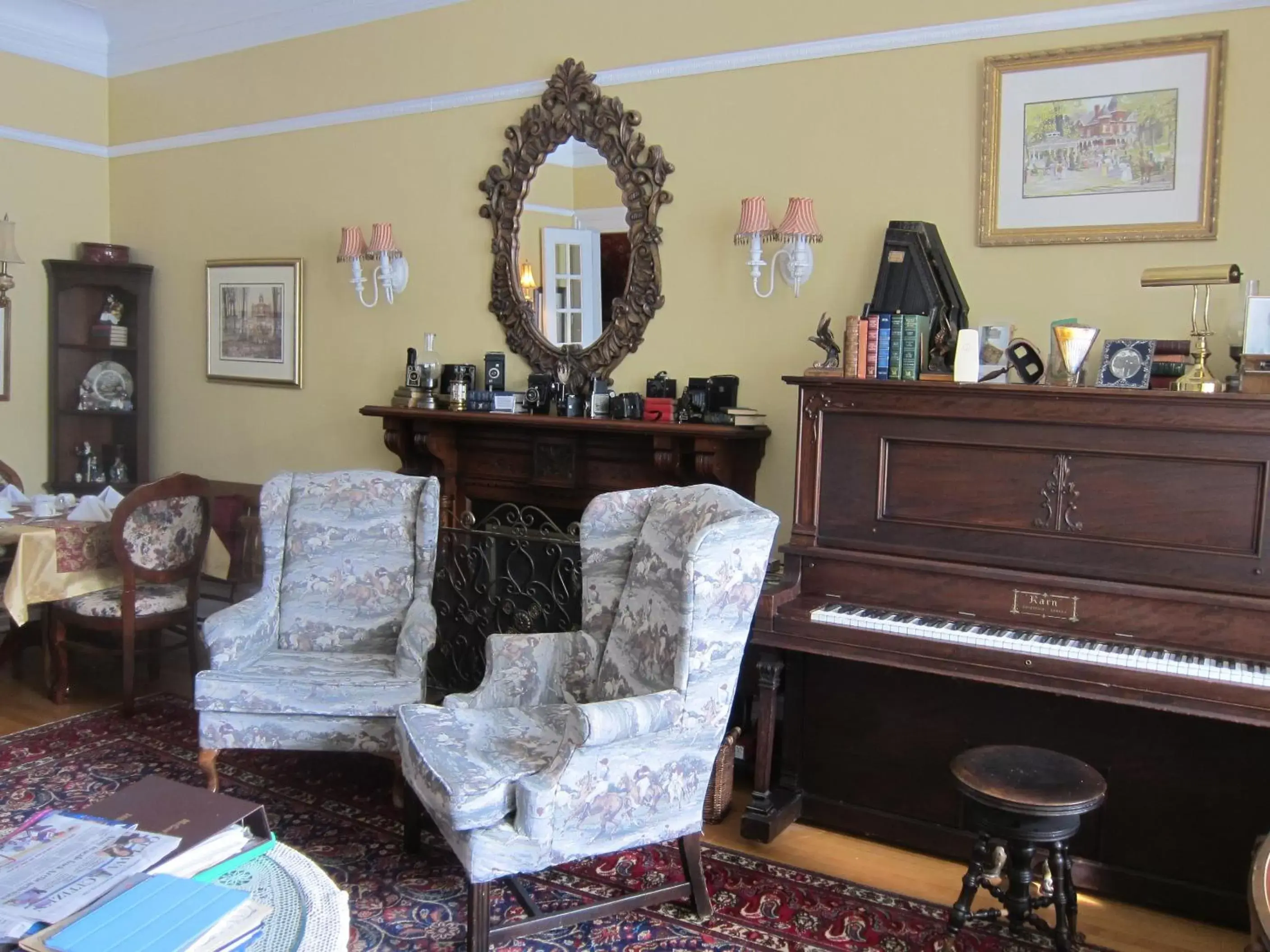 Living room, Lobby/Reception in McGee's Inn
