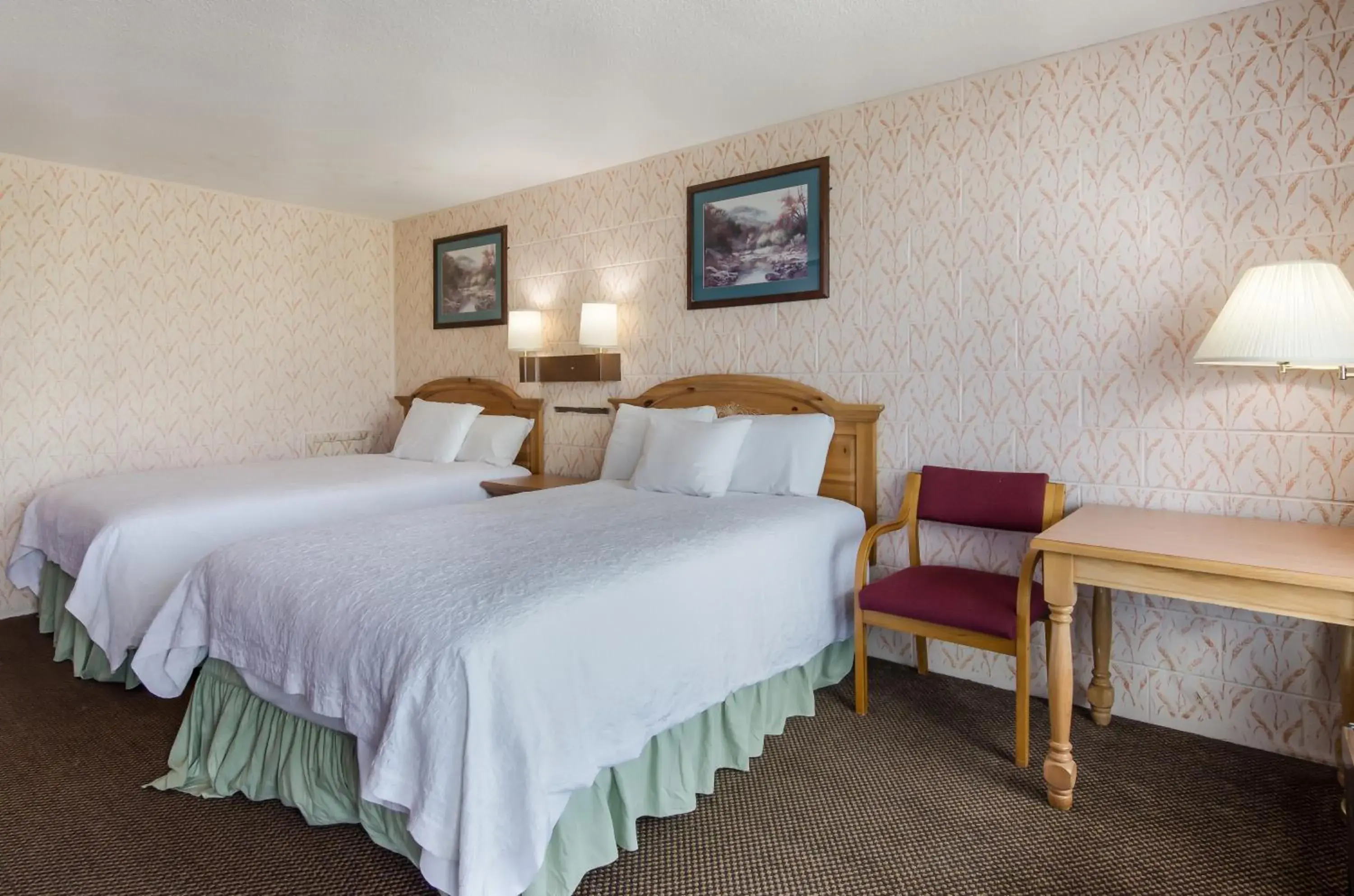 Bedroom, Bed in Americas Best Value Inn Wytheville