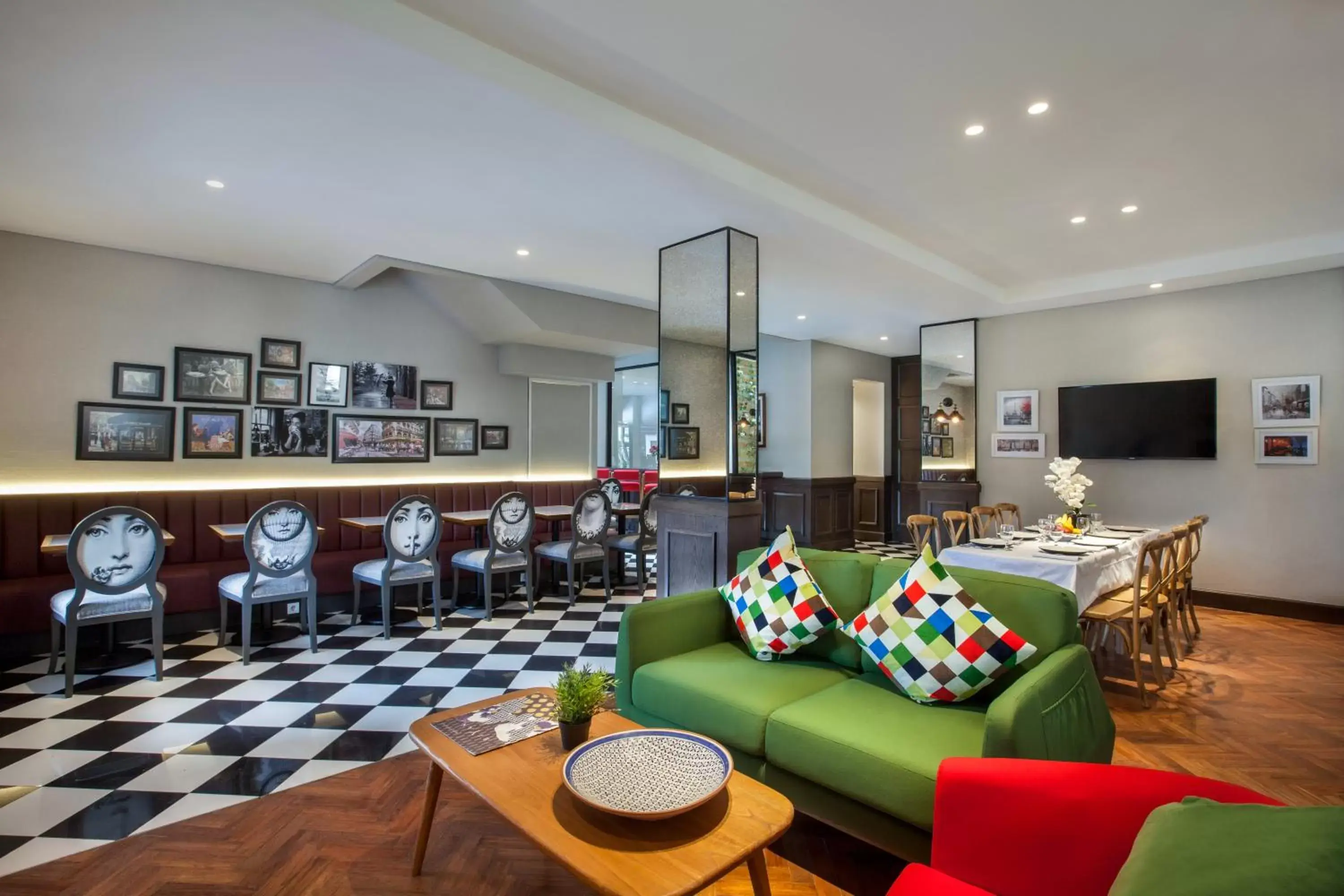 Restaurant/places to eat in White Tree Residence Restaurant/places to eat in White Tree Residence