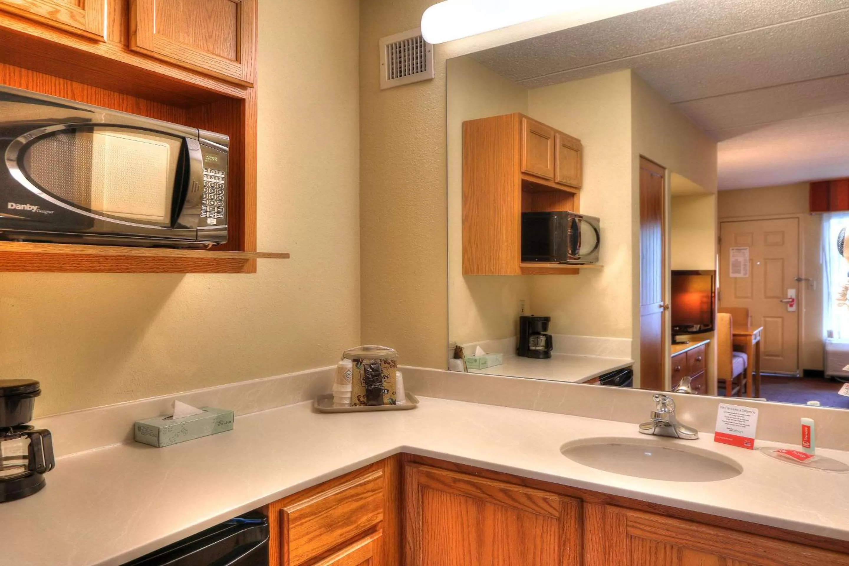 Photo of the whole room in Econo Lodge Pigeon Forge Riverside