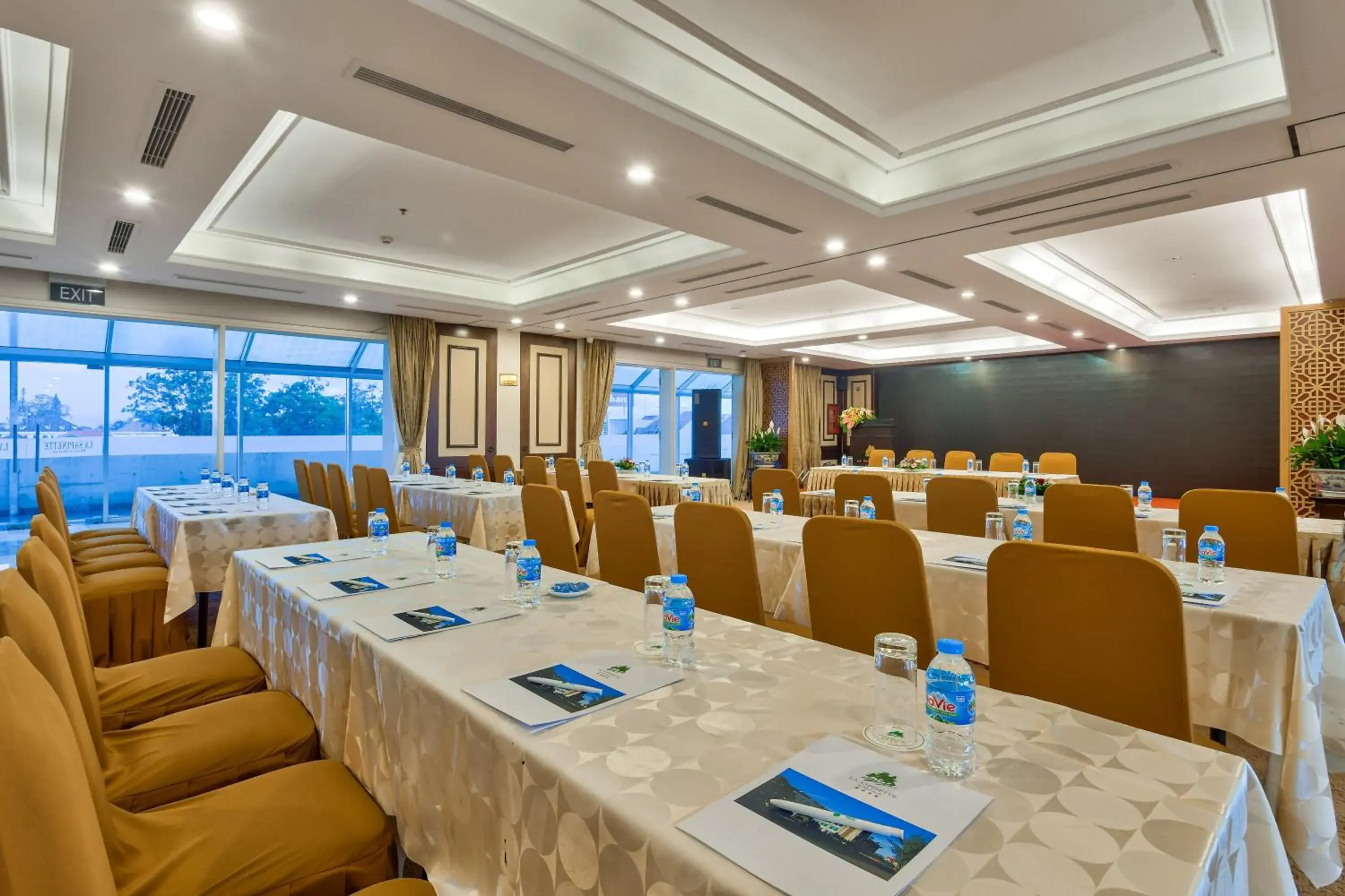 Meeting/conference room in La Sapinette Hotel