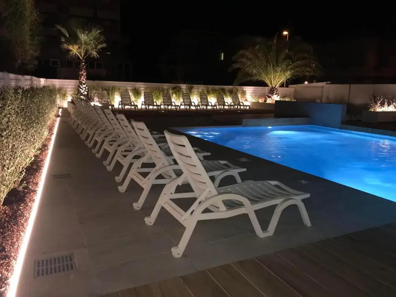 Swimming Pool in Hotel Montmartre