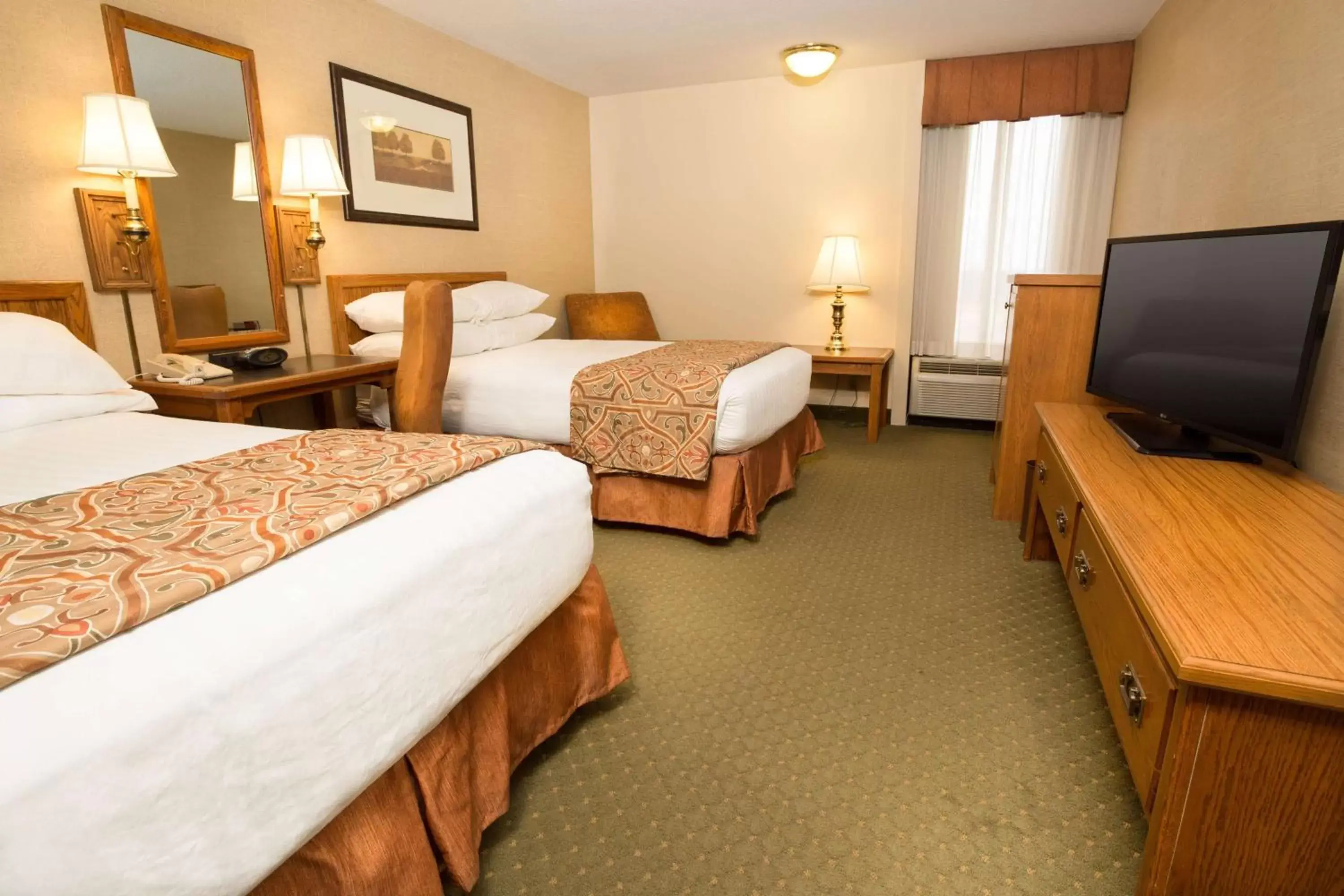 Photo of the whole room, Bed in Days Inn by Wyndham Rolla