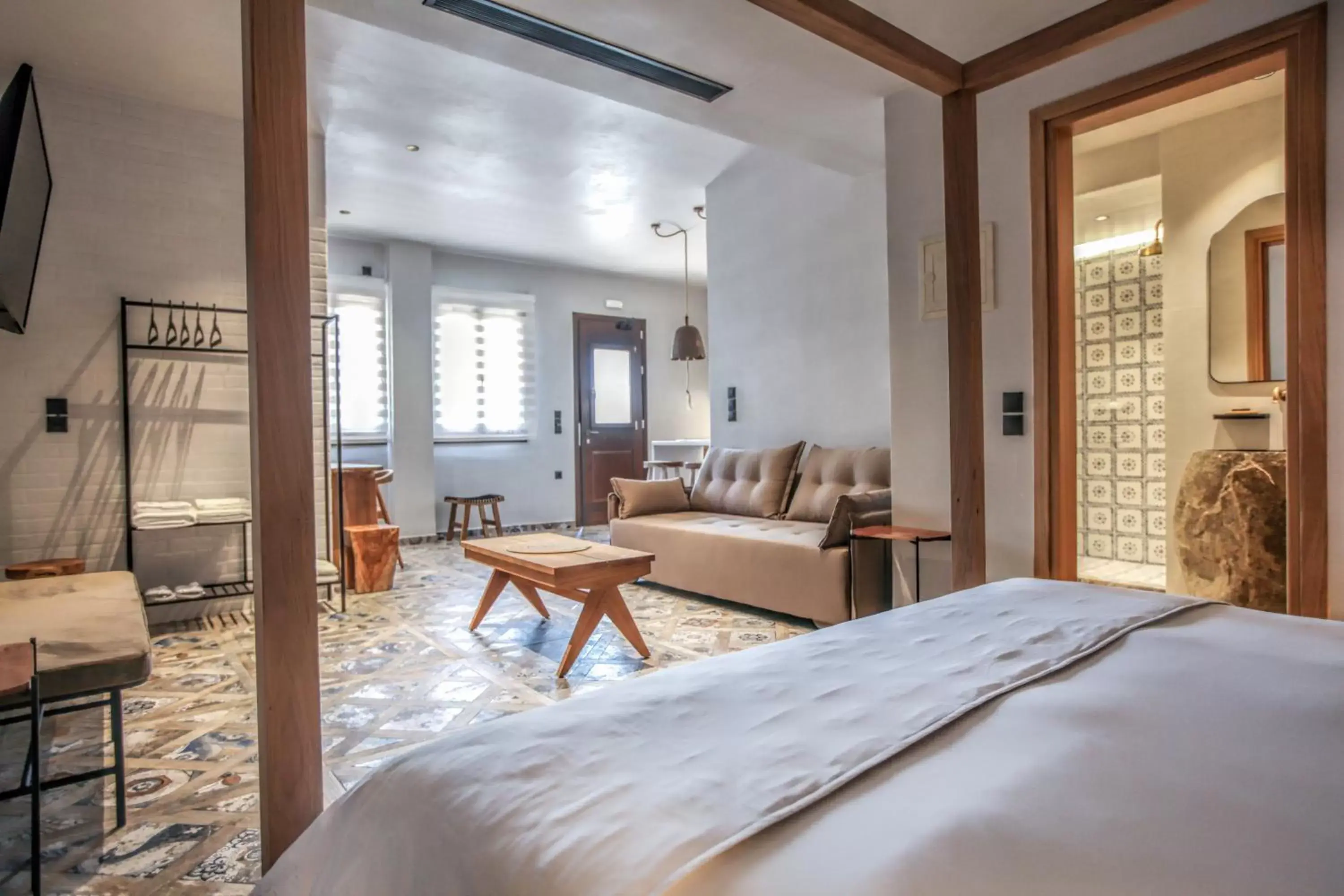 Photo of the whole room in Meteora Heaven and Earth Kastraki premium suites