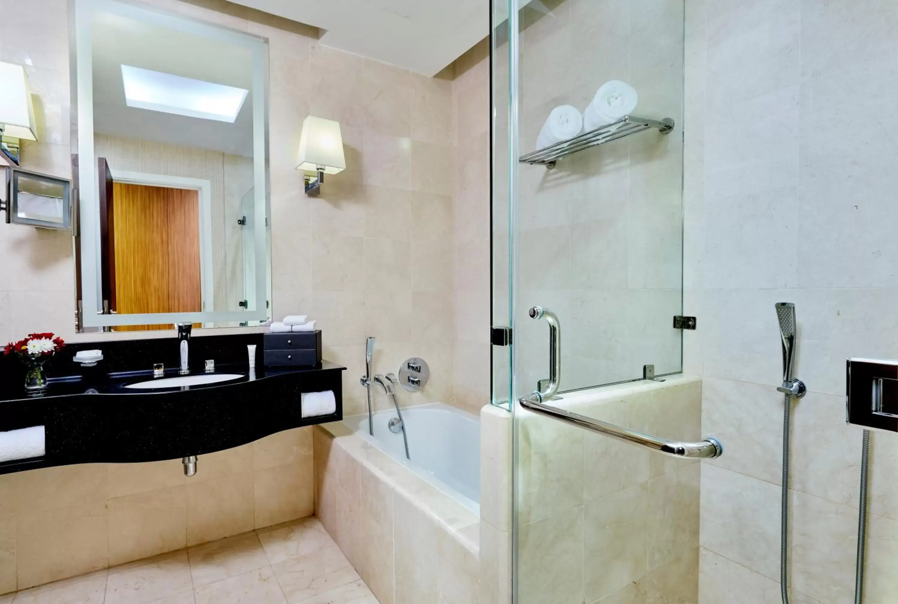 One-Bedroom King Suite - single occupancy - High Floor in Best Plaza West Bay Hotel One-Bedroom King Suite - single occupancy - High Floor in Best Plaza West Bay Hotel