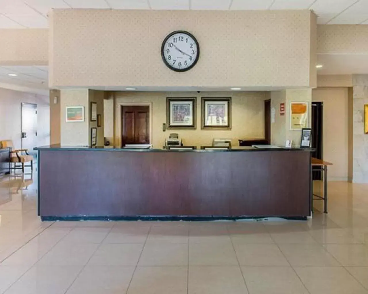 Lobby/Reception in Econolodge Smiths Falls