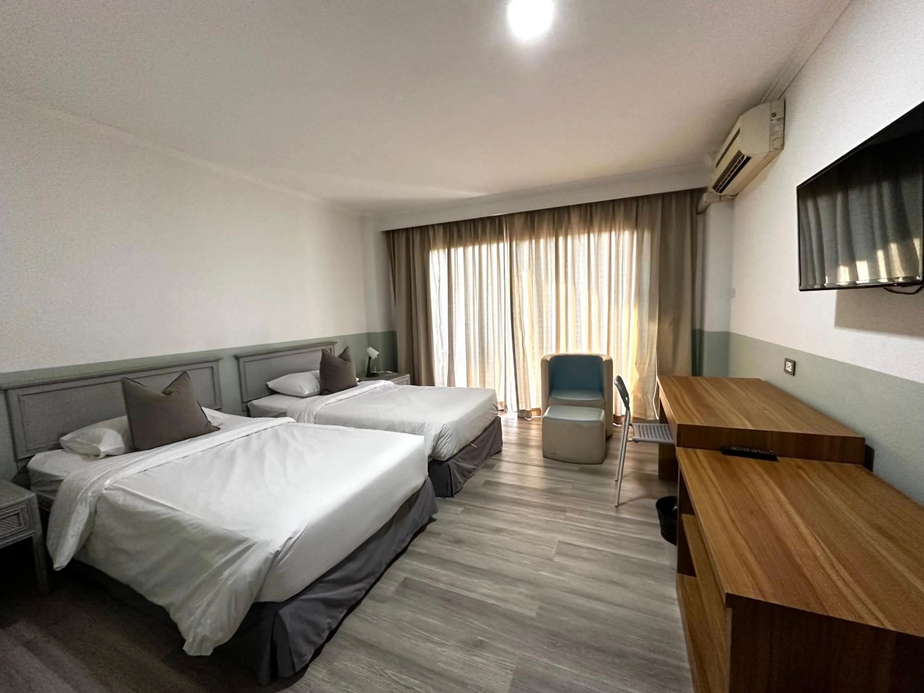 Bed in Garden Paradise