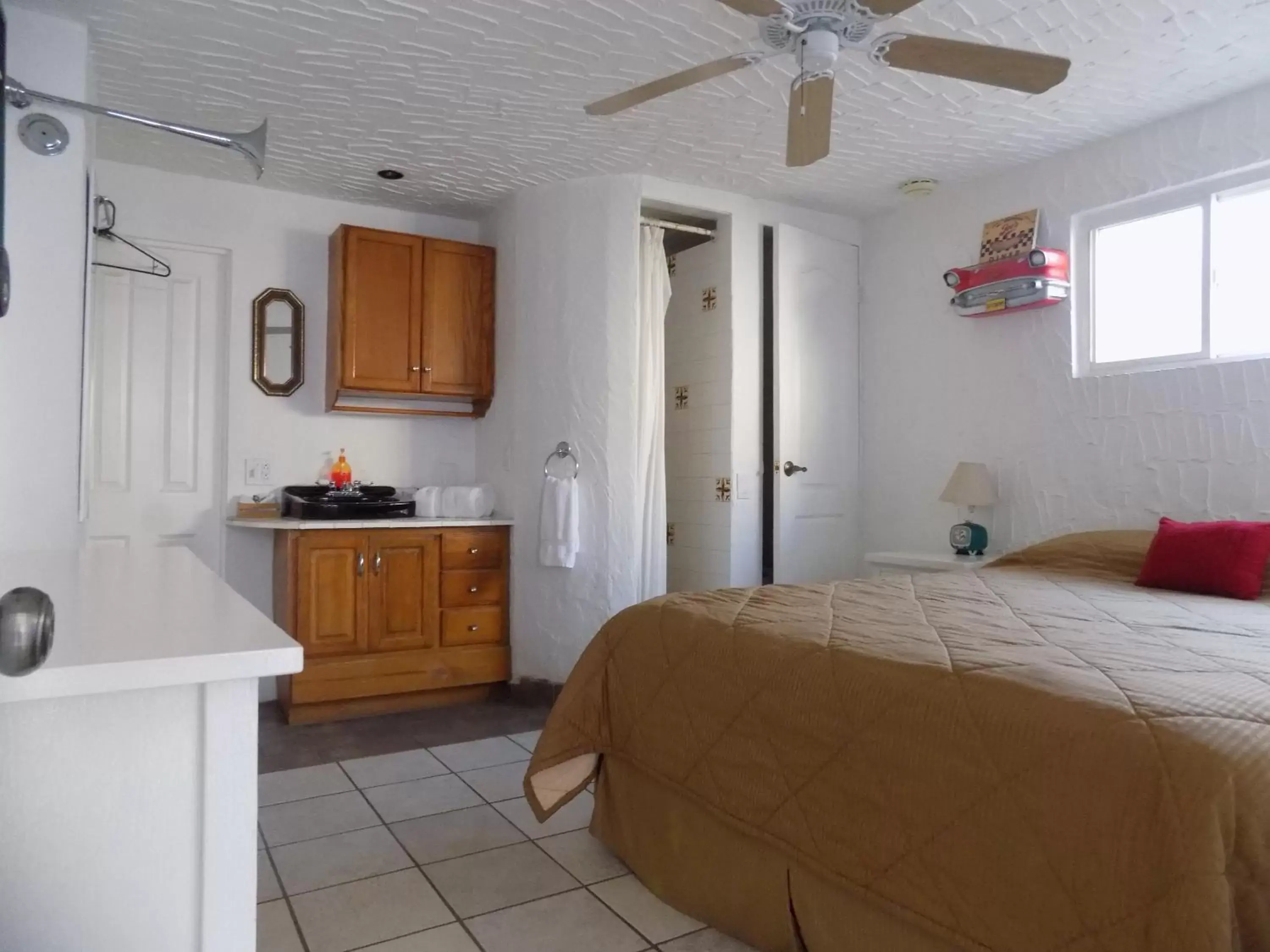 Photo of the whole room, Kitchen/Kitchenette in Poco Cielo Hotel