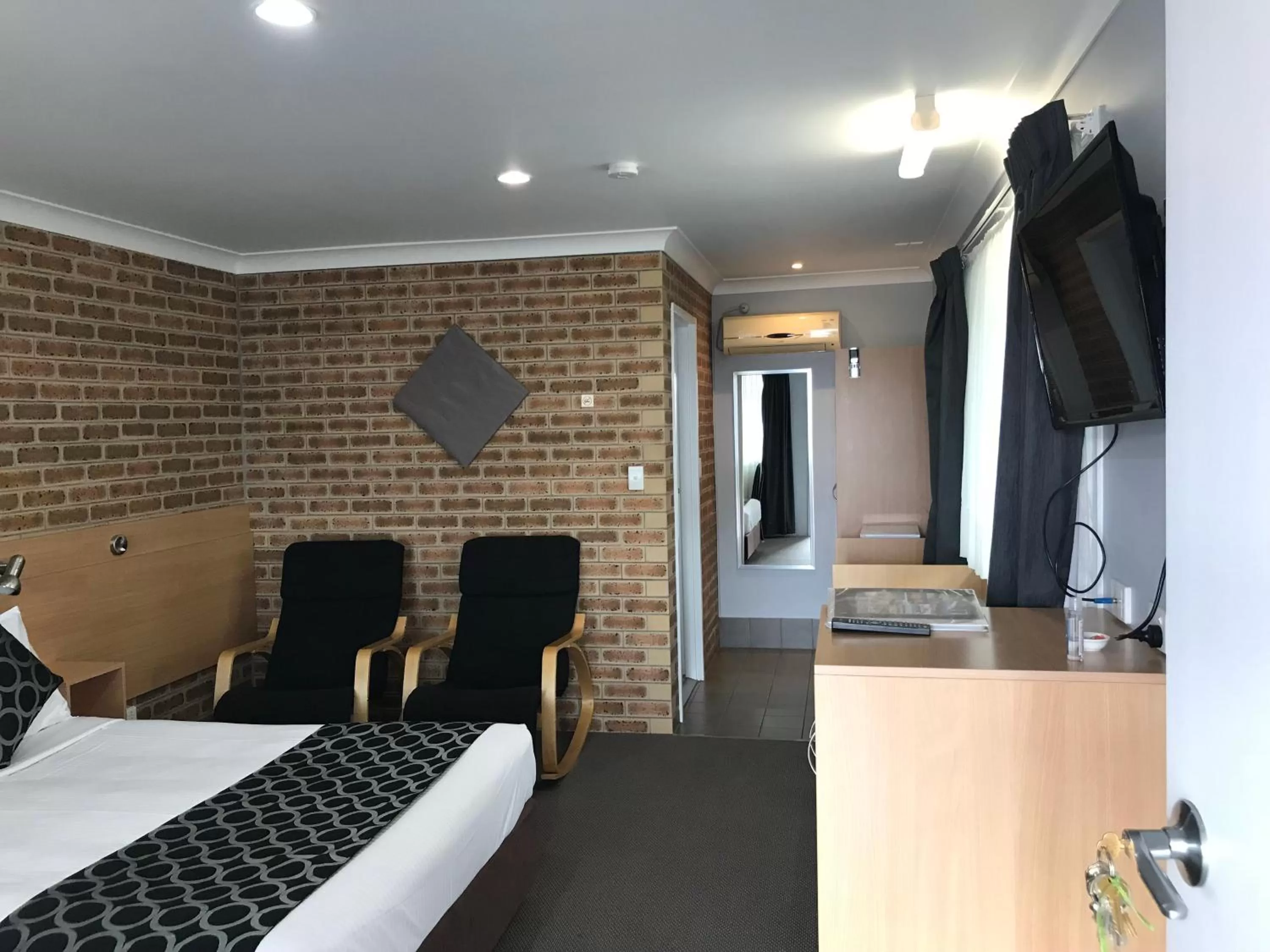 Bed in Jumbuck Motor Inn