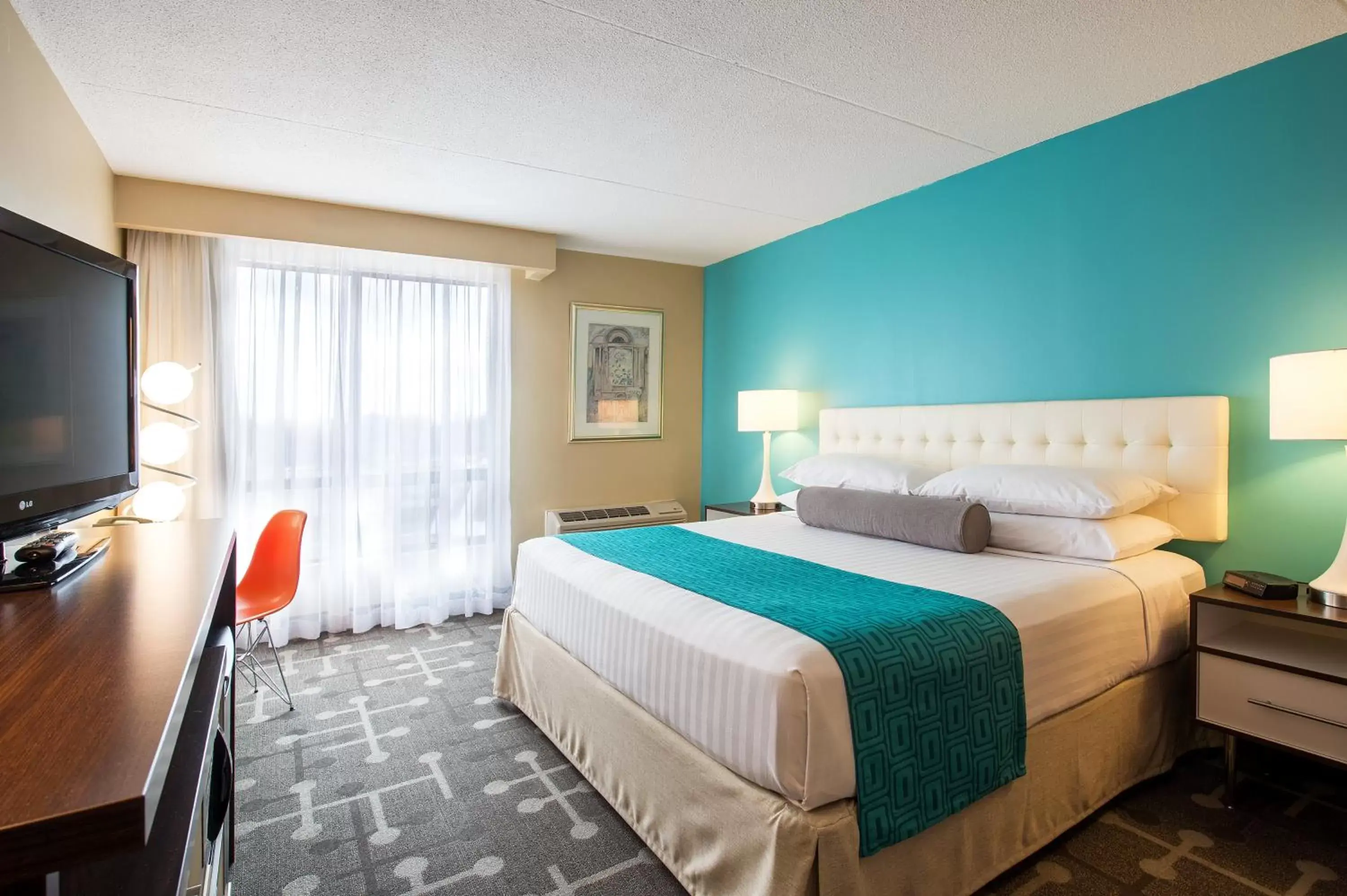 Bedroom, Bed in Howard Johnson Plaza by Wyndham by the Falls Niagara Falls