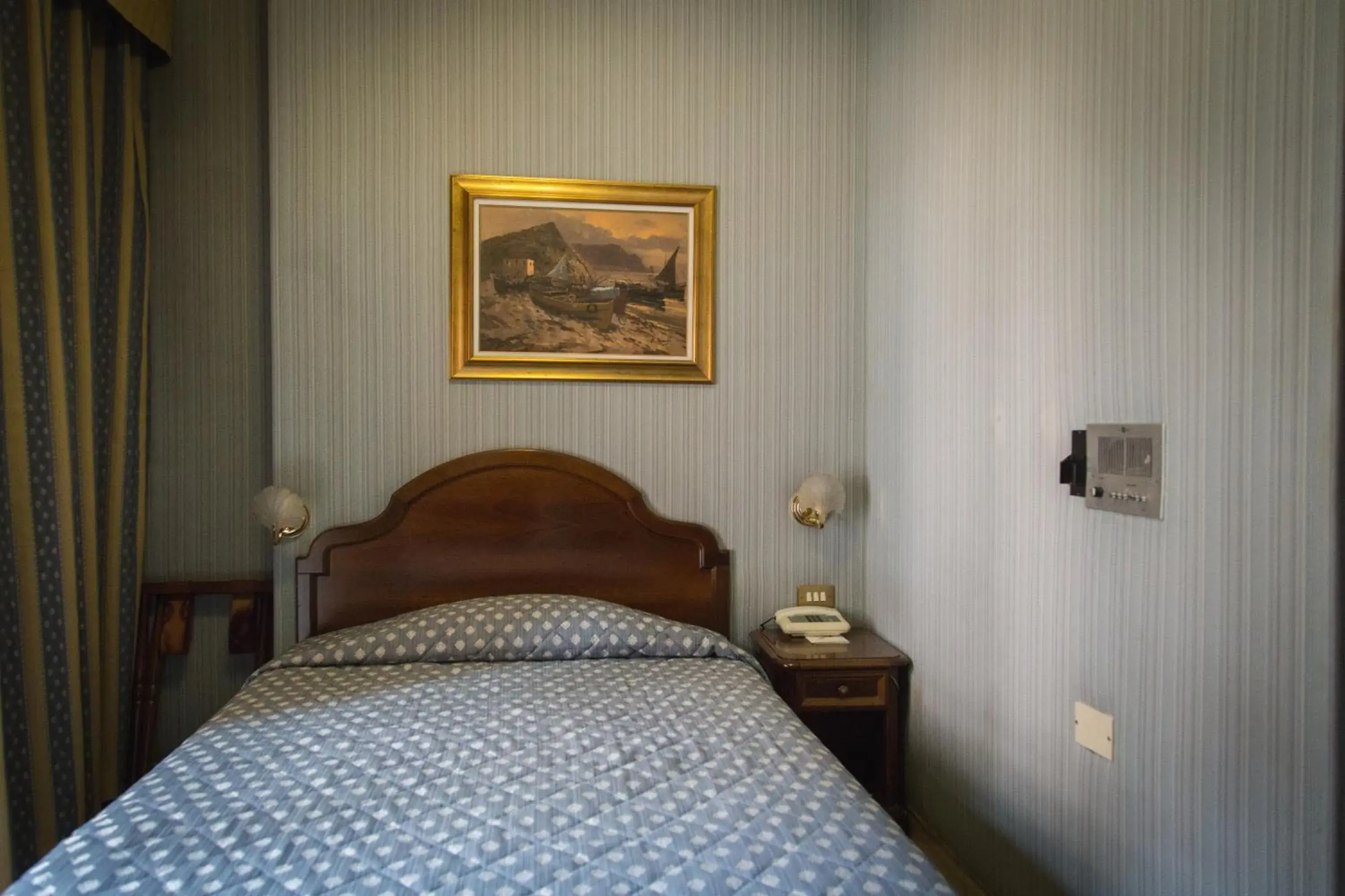 Bed, Room Photo in Hotel Accursio