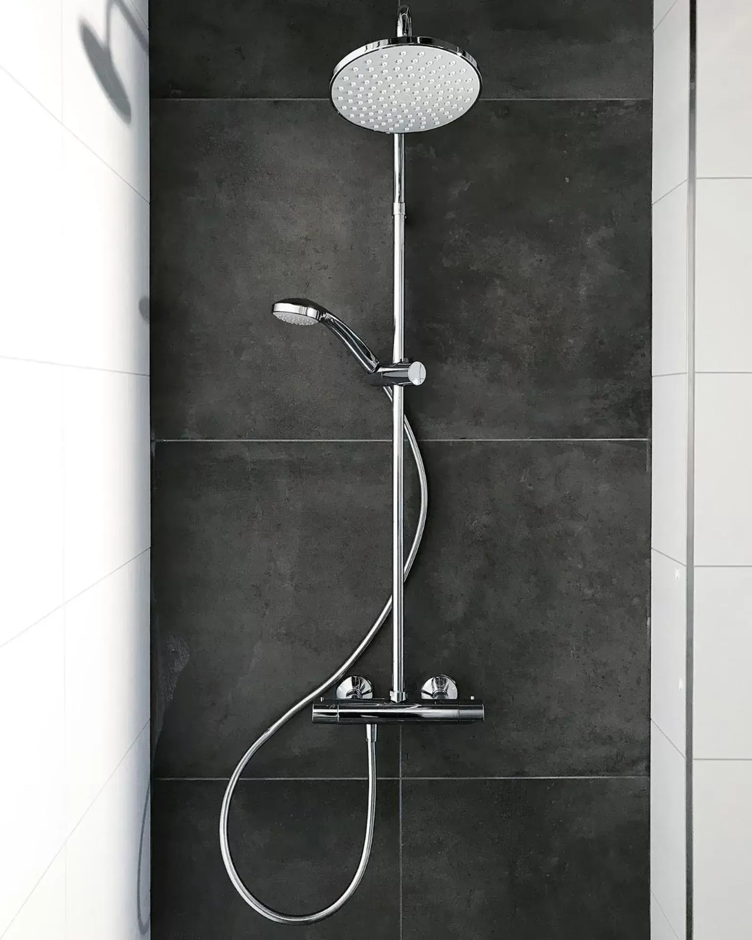 Shower, Bathroom in Hotel de Kastanjefabriek