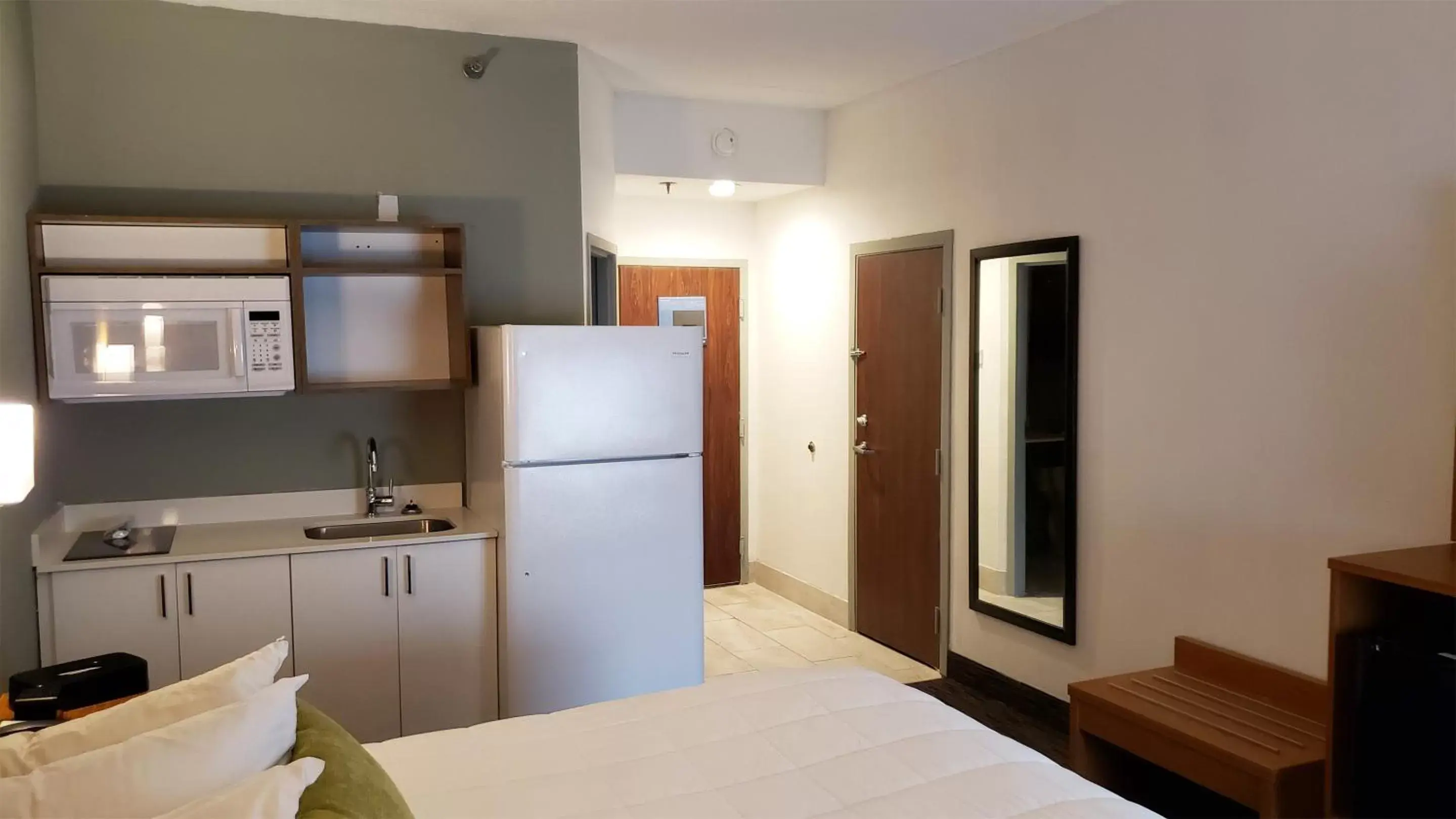 Kitchen or kitchenette, Kitchen/Kitchenette in Extended Stay America Suites Springfield