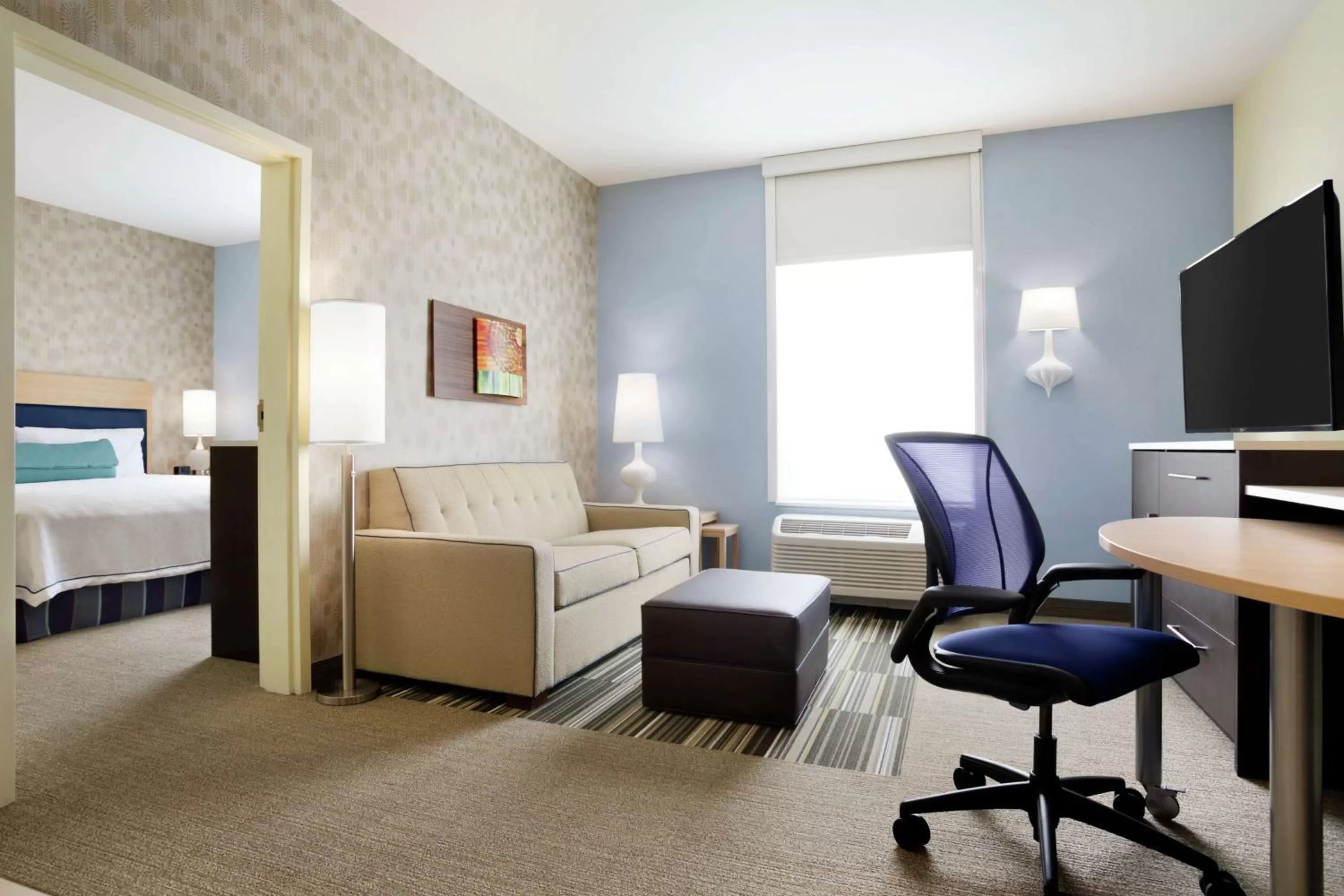Bedroom, Bed in Home2 Suites By Hilton McAllen