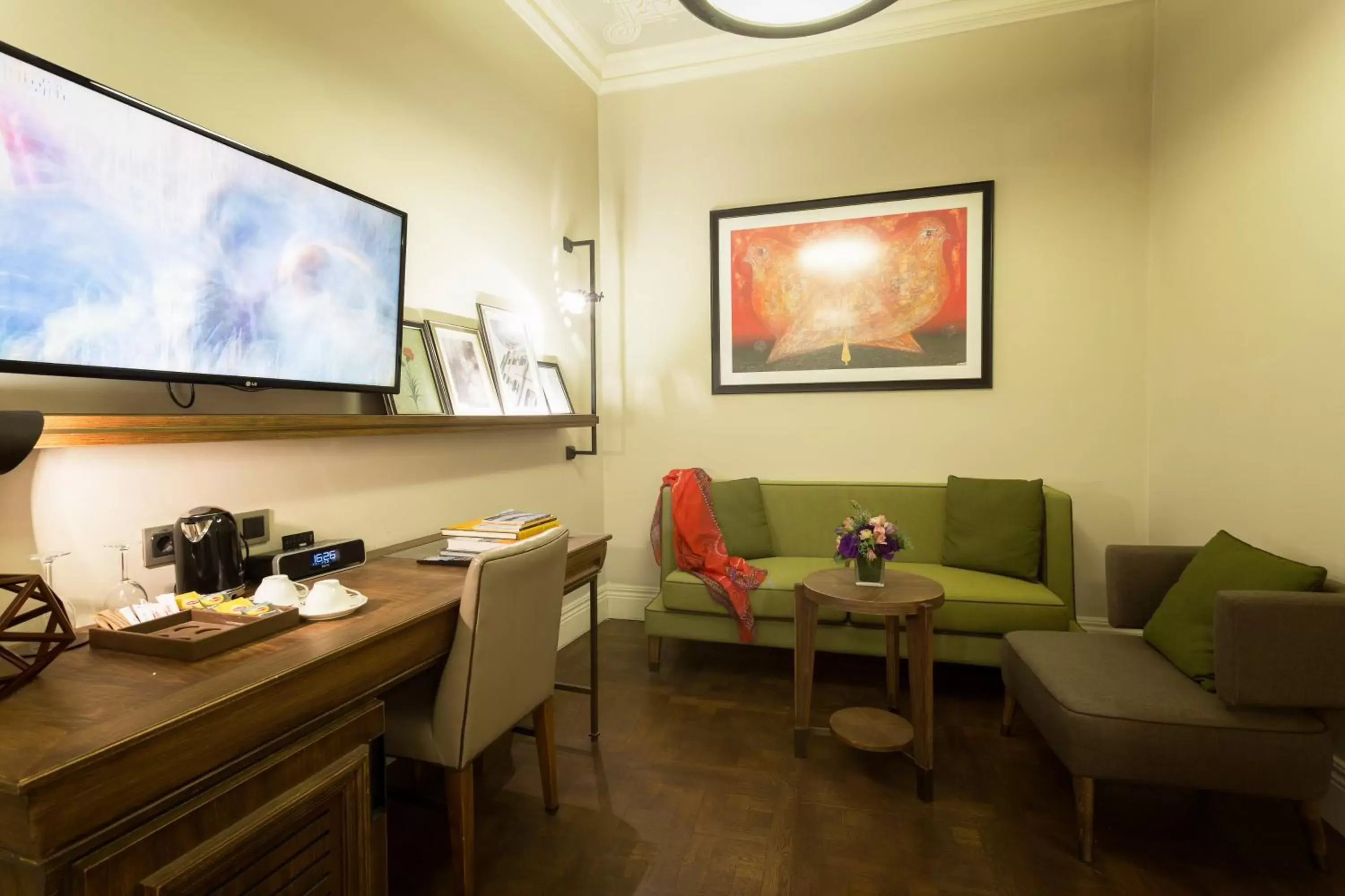 TV and multimedia in The Bank Hotel Istanbul, a Member of Design Hotels