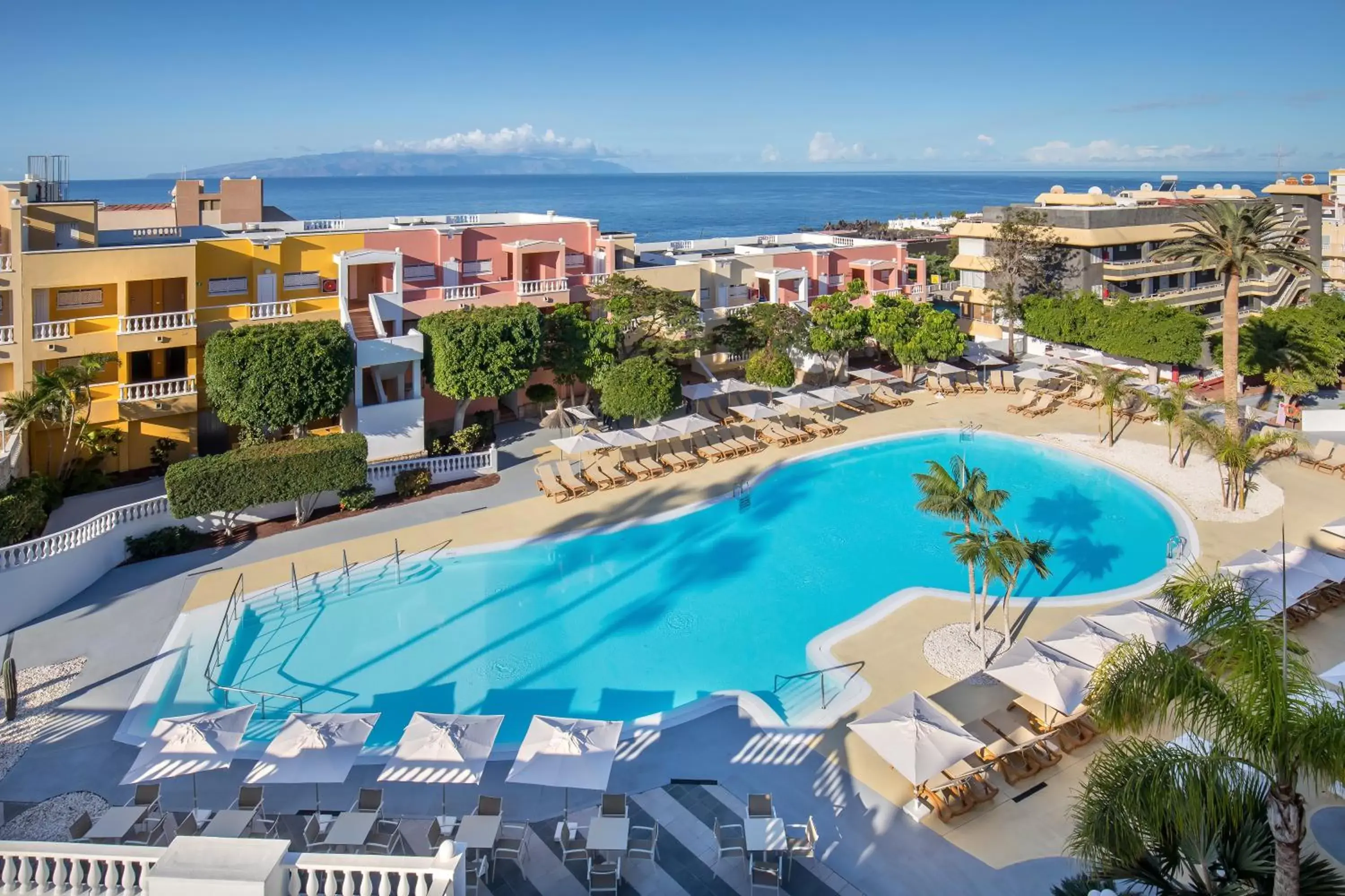 Swimming pool, Pool View in Allegro Isora