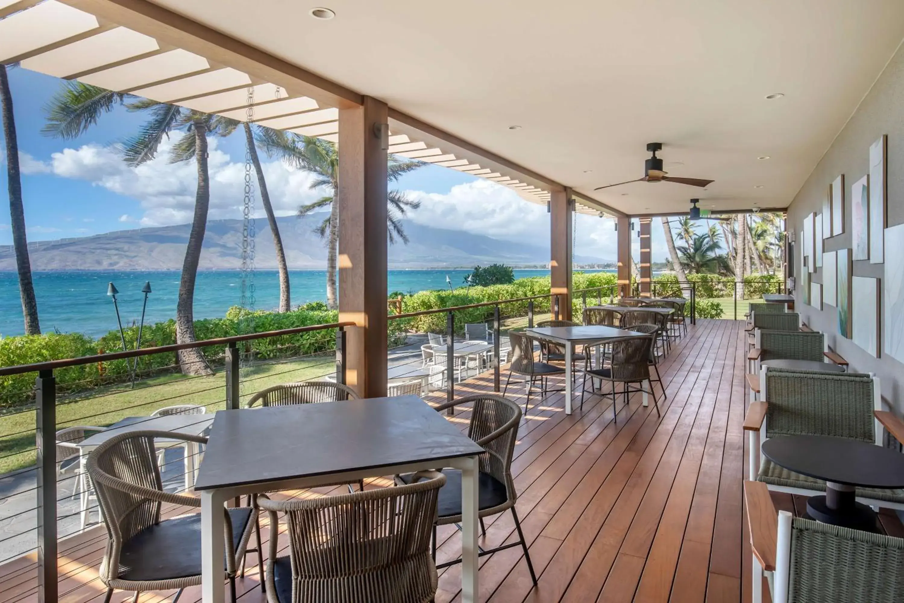 Patio, Restaurant/Places to Eat in Hilton Grand Vacations Club Maui Bay Villas