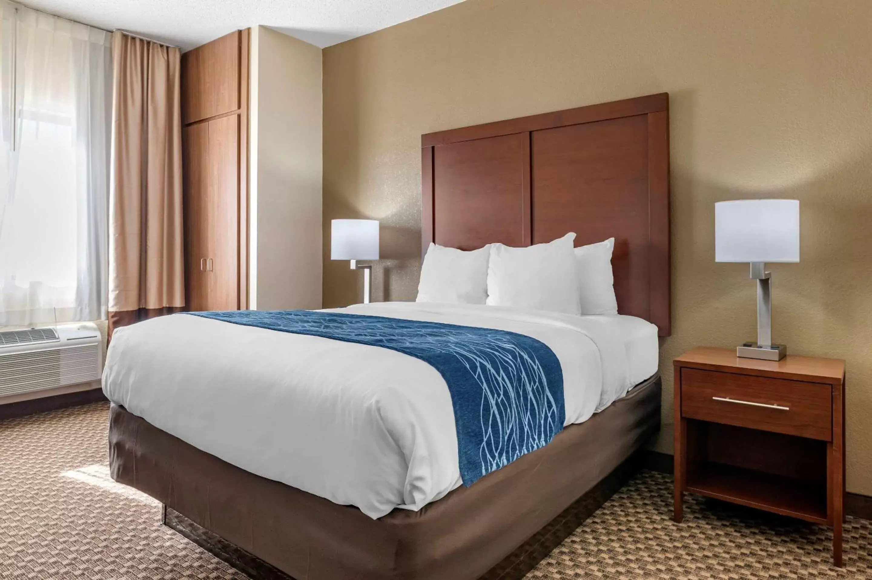 Photo of the whole room, Bed in Comfort Inn Near Kokomo Speedway