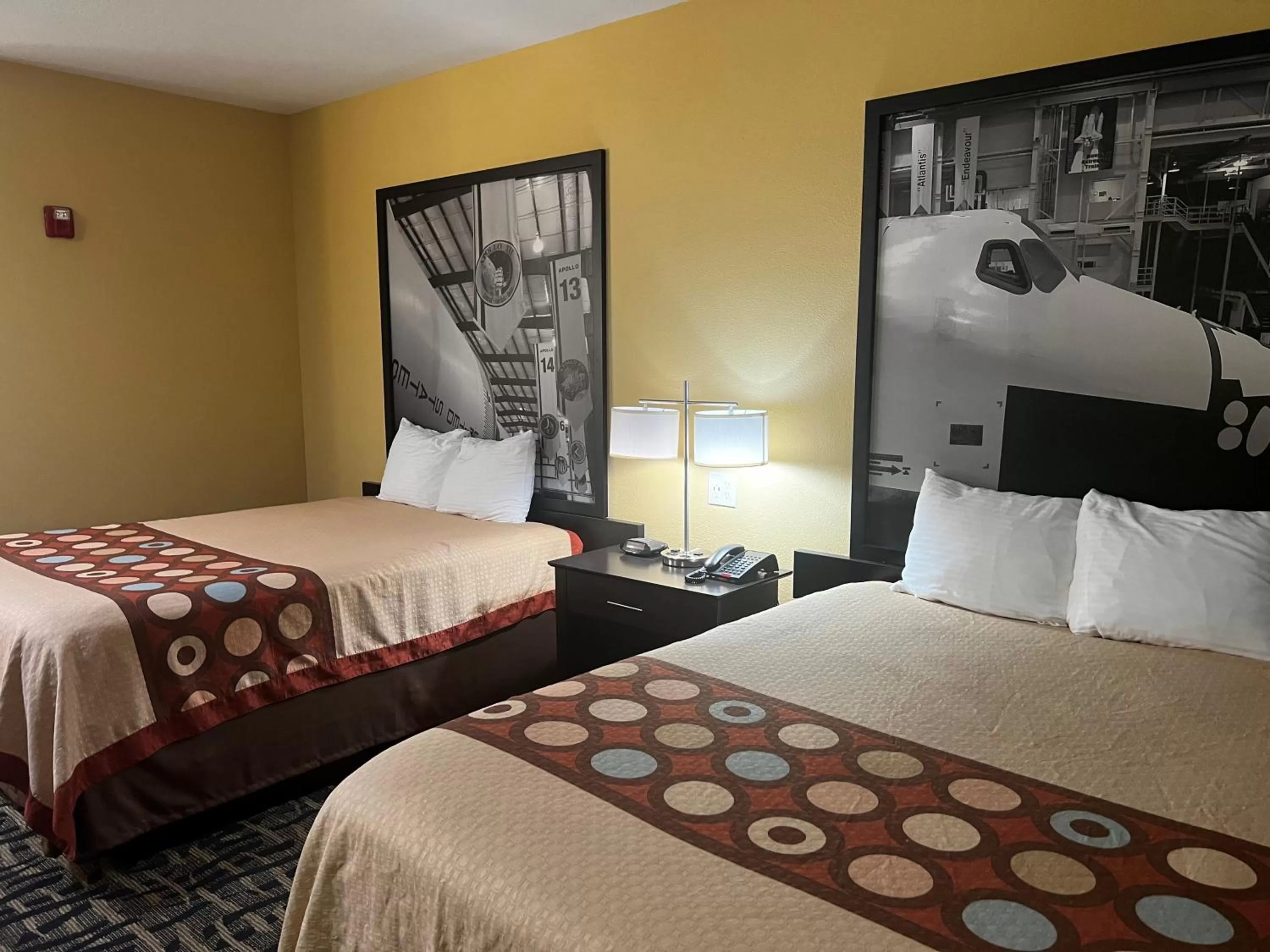 Bedroom, Bed in Super 8 by Wyndham Pasadena