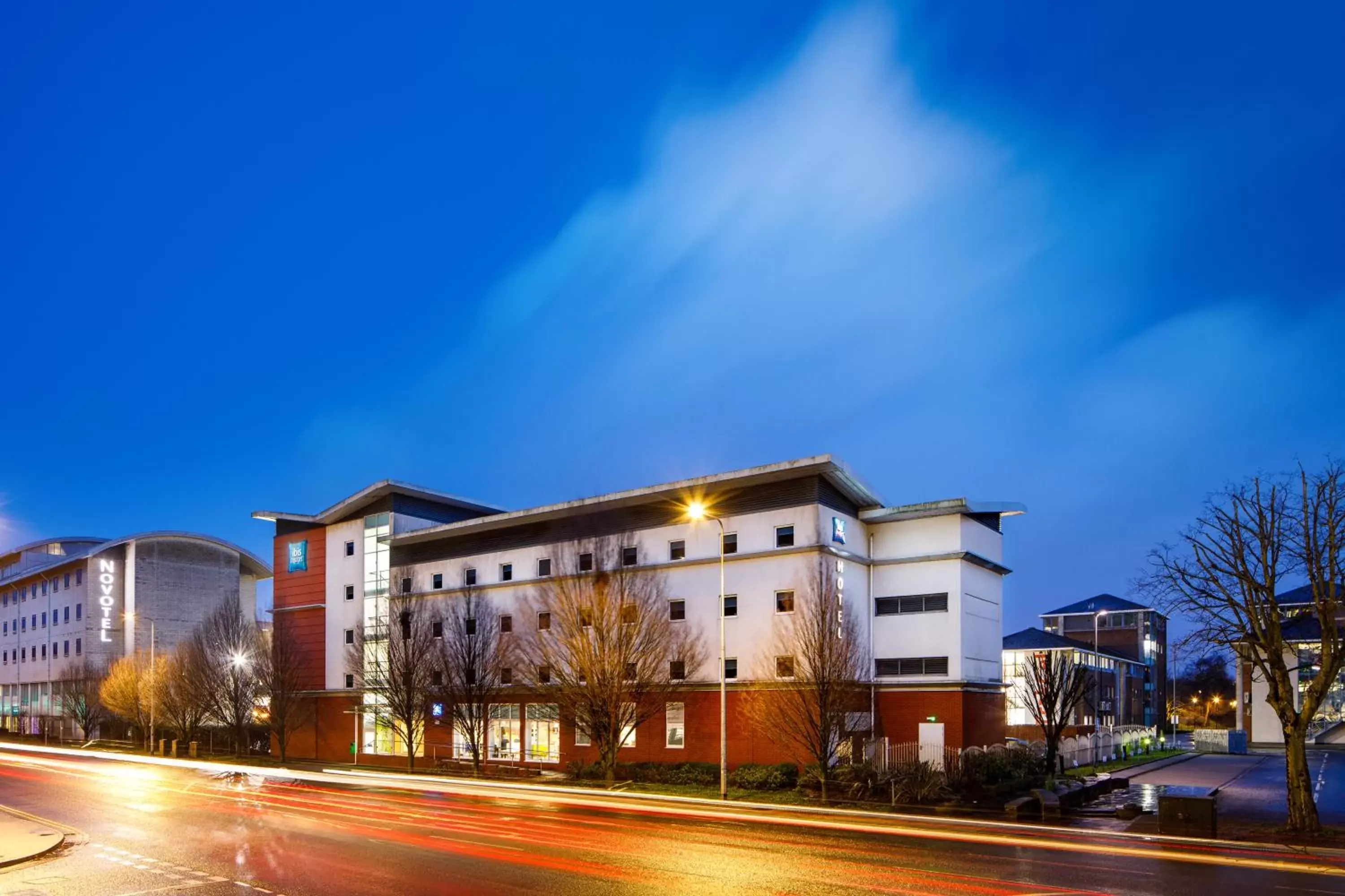 Night, Property Building in ibis budget Cardiff Centre