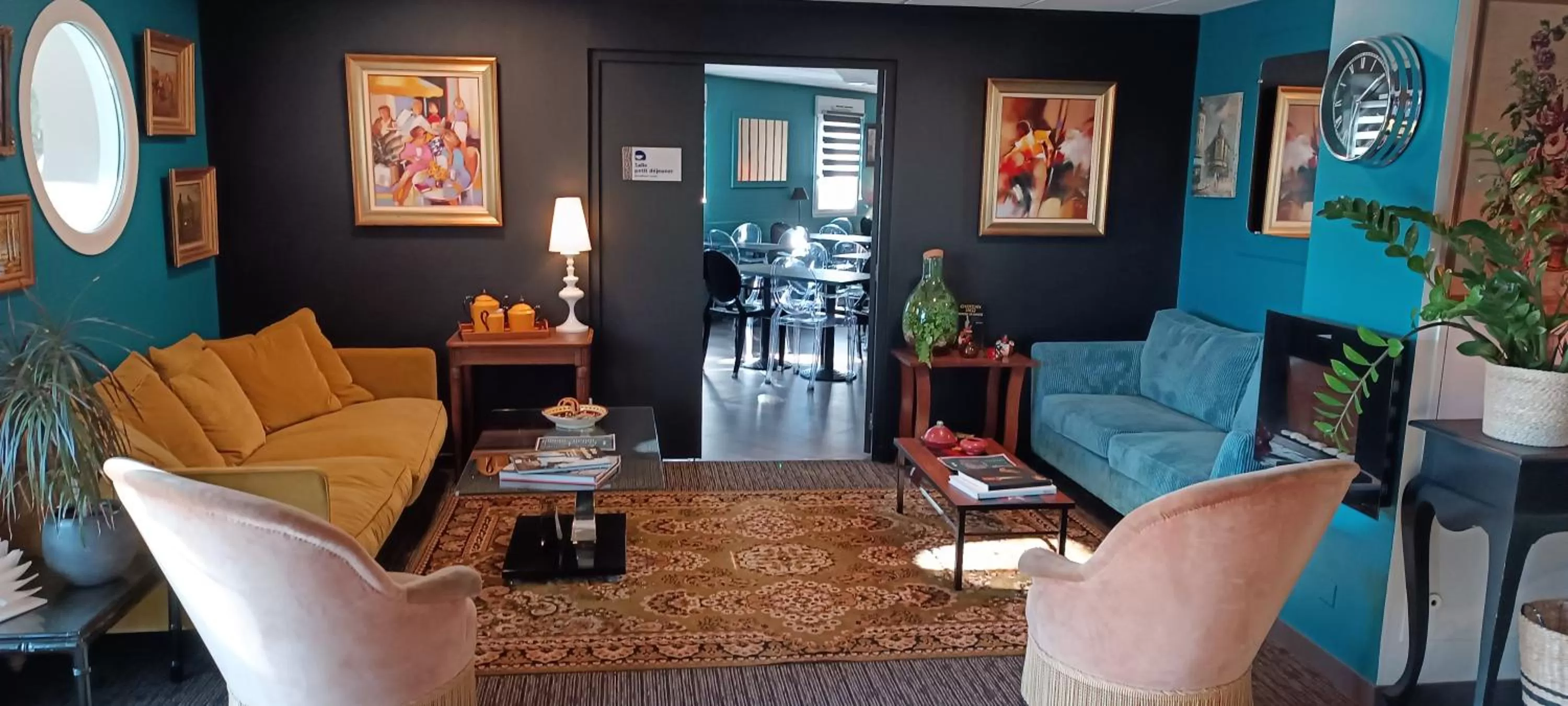 Living room in Hôtel Kyriad Brive Ouest