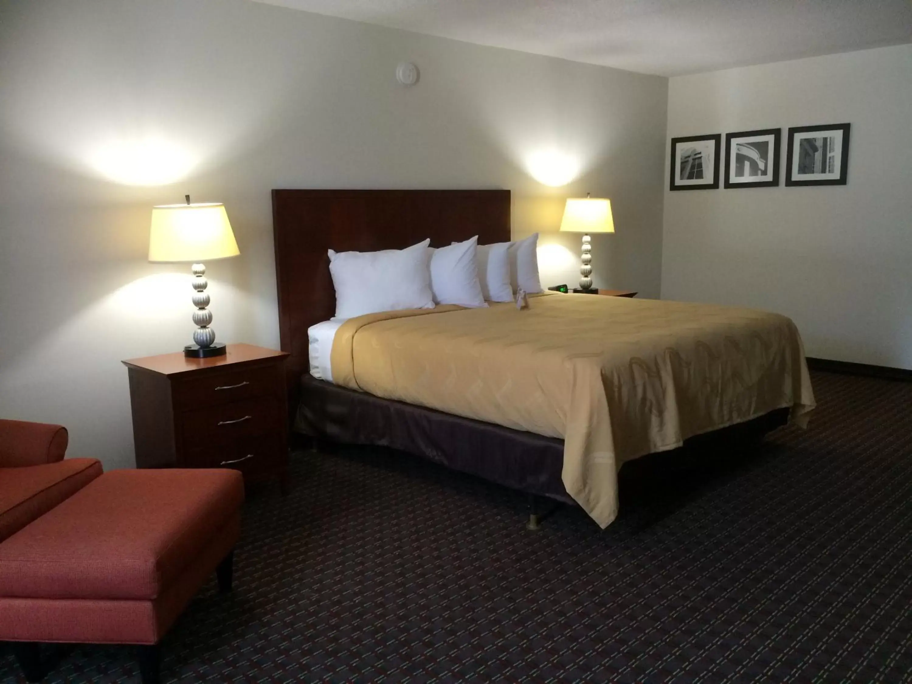 Photo of the whole room, Room Photo in Days Inn by Wyndham Hartsfield Jackson Atlanta Airport West