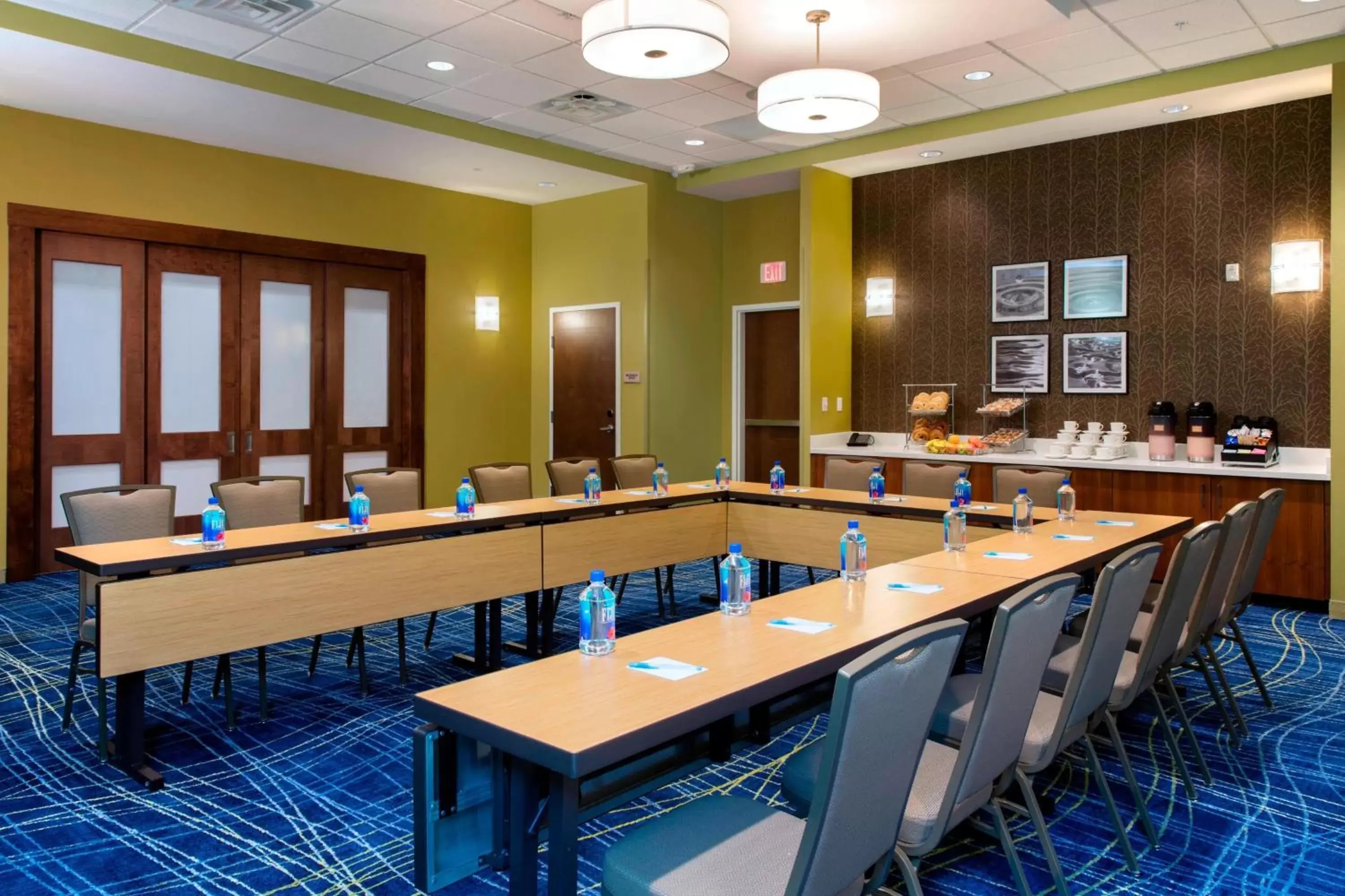 Meeting/conference room in SpringHill Suites by Marriott Orlando at FLAMINGO CROSSINGS Town Center-Western Entrance