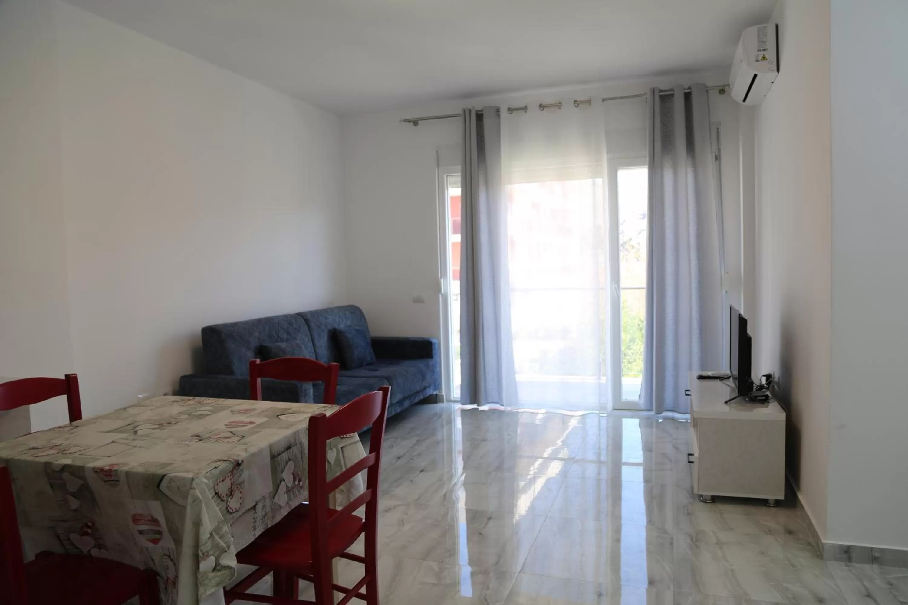 Dining Area in Anchor Apartments