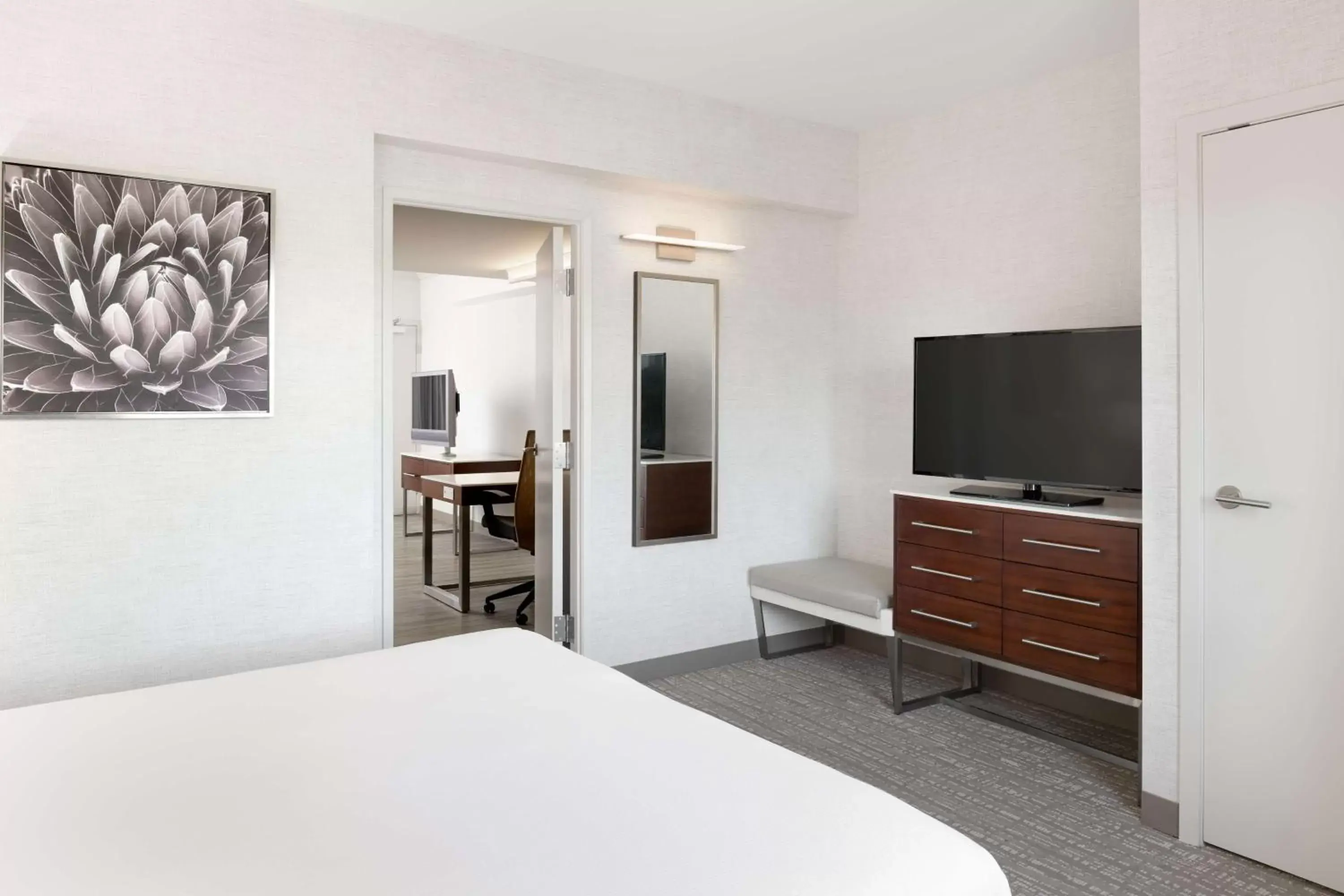 Bedroom, TV/Entertainment Center in DoubleTree Suites by Hilton Phoenix