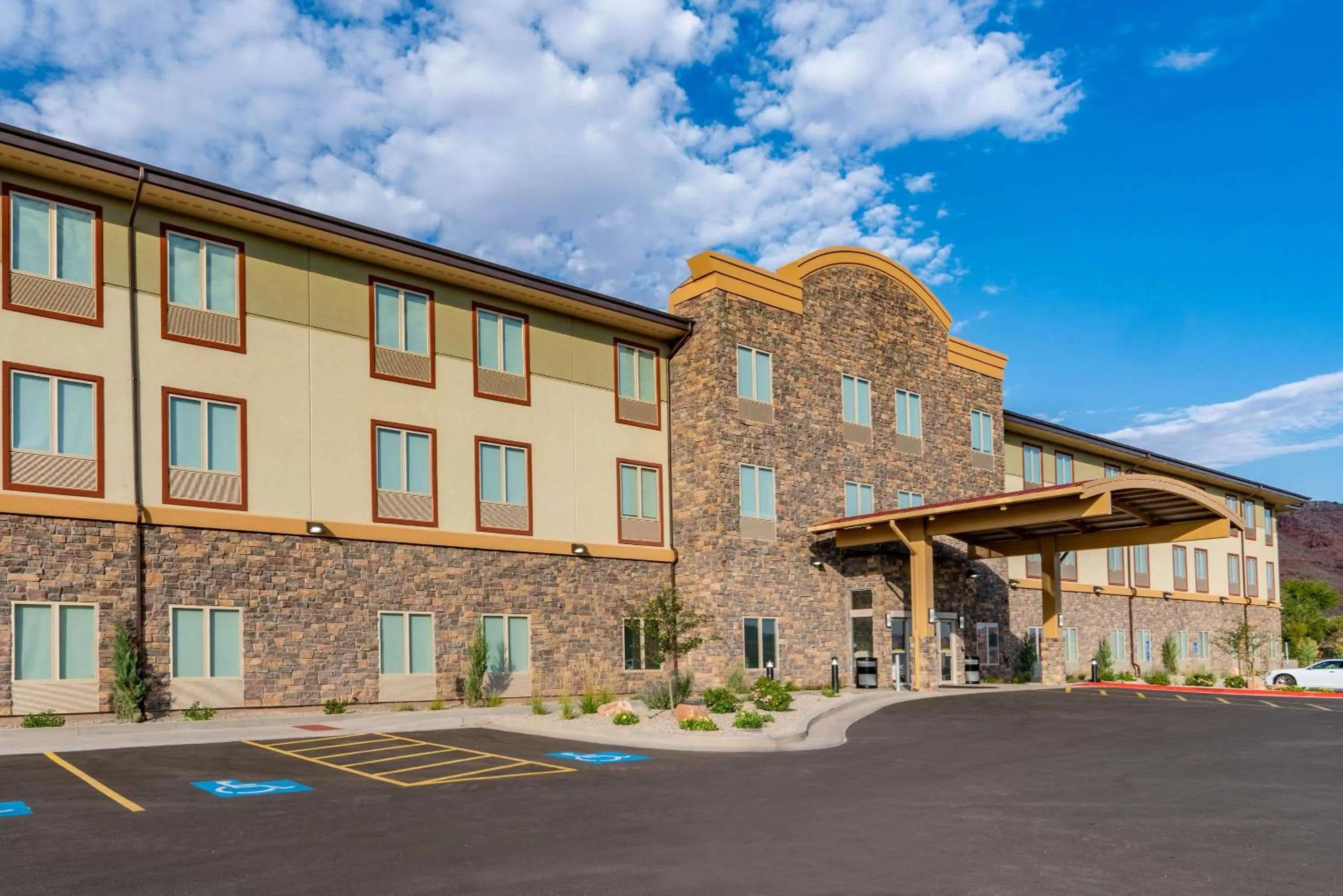 Property building in Wingate by Wyndham Moab