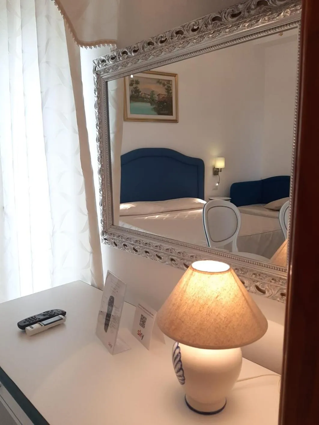 Photo of the whole room in Hotel La Perla